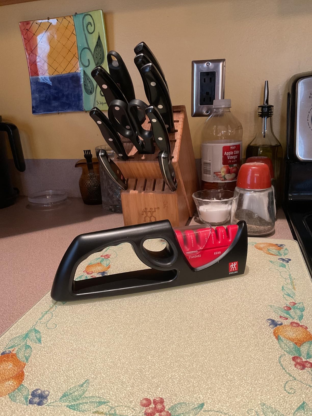 ZWILLING Twin Signature 11-Piece German Knife Set with Block, Razor-Sharp, Made in Company-Owned German Factory with Special Formula Steel Perfected for Almost 300 Years, Dishwasher Safe customer photo 1