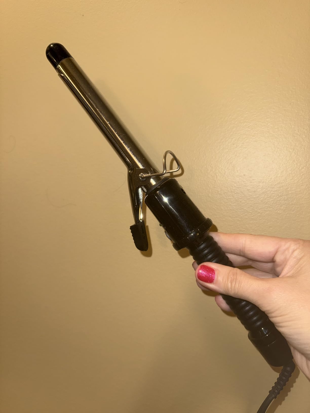 Conair Instant Heat 1.25-Inch Curling Iron for Medium & Long Hair, Long Barrel Curling Iron with 25 Heat Settings, Fast Heat-Up, Dual Voltage Hair Curler for Loose Curls & Beach Waves, Easy Clamp customer photo 1