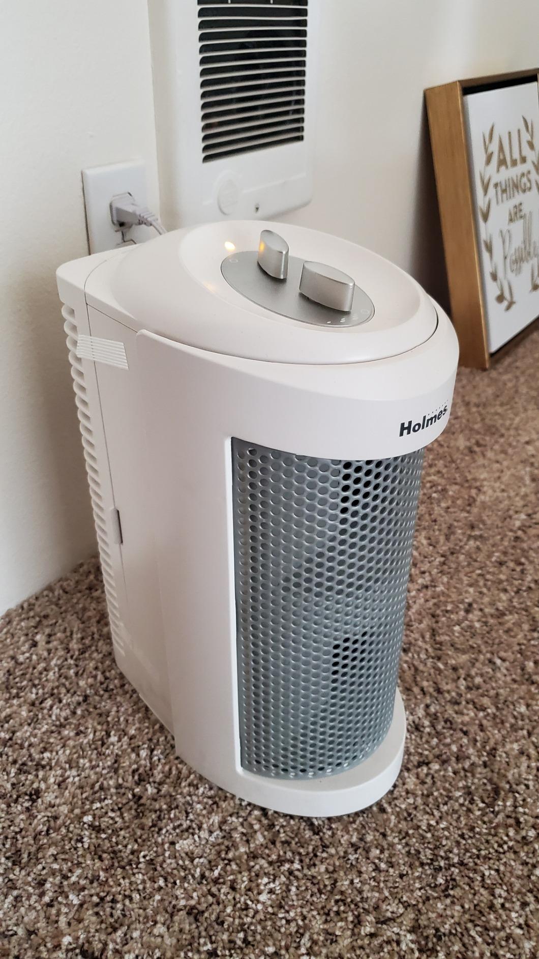 Holmes True HEPA Allergen Remover Mini Tower Air Purifier with Optional Ionizer | Small Space Air Purifier, White (HAP706-NU-1) customer photo 1