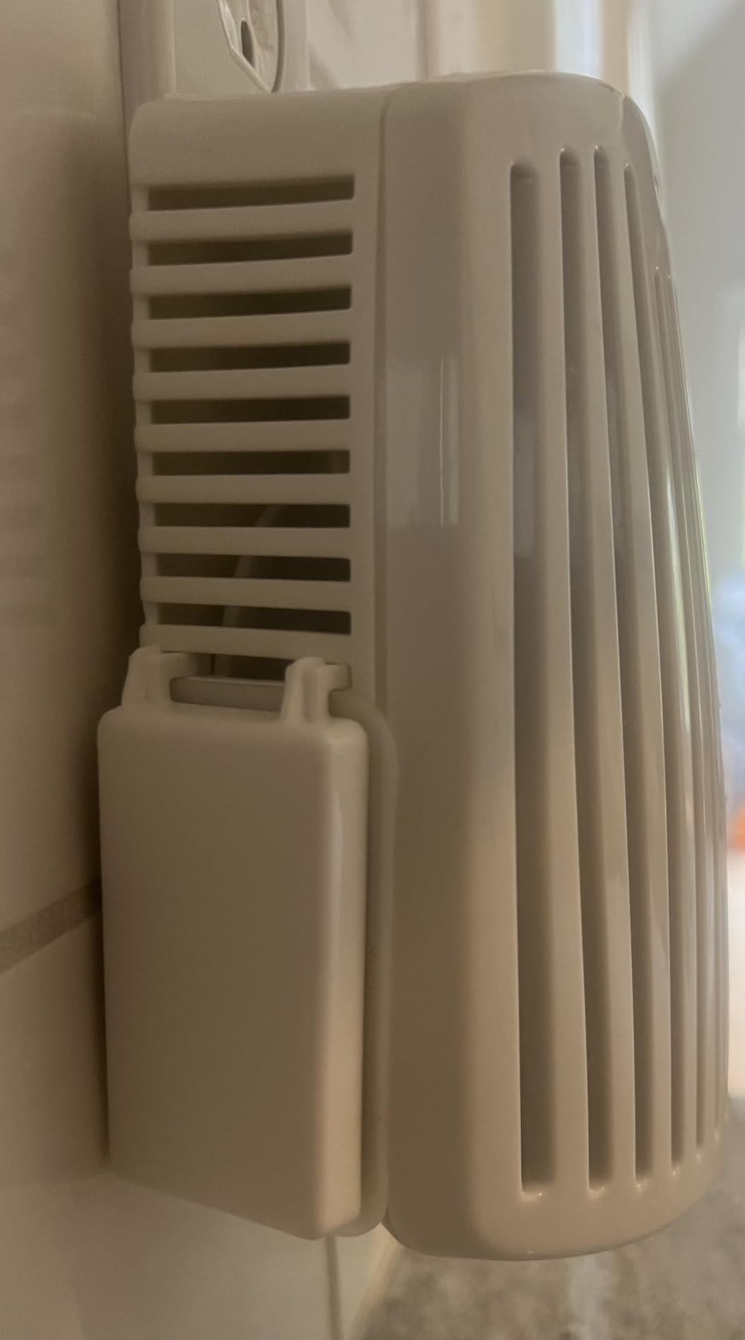 Hamilton Beach TrueAir Plug-Mount Odor Eliminator with Carbon Filter + Green Mountain Scent Cartridge, Common Household Odors, On/Off Fan (04530GM) customer photo 2