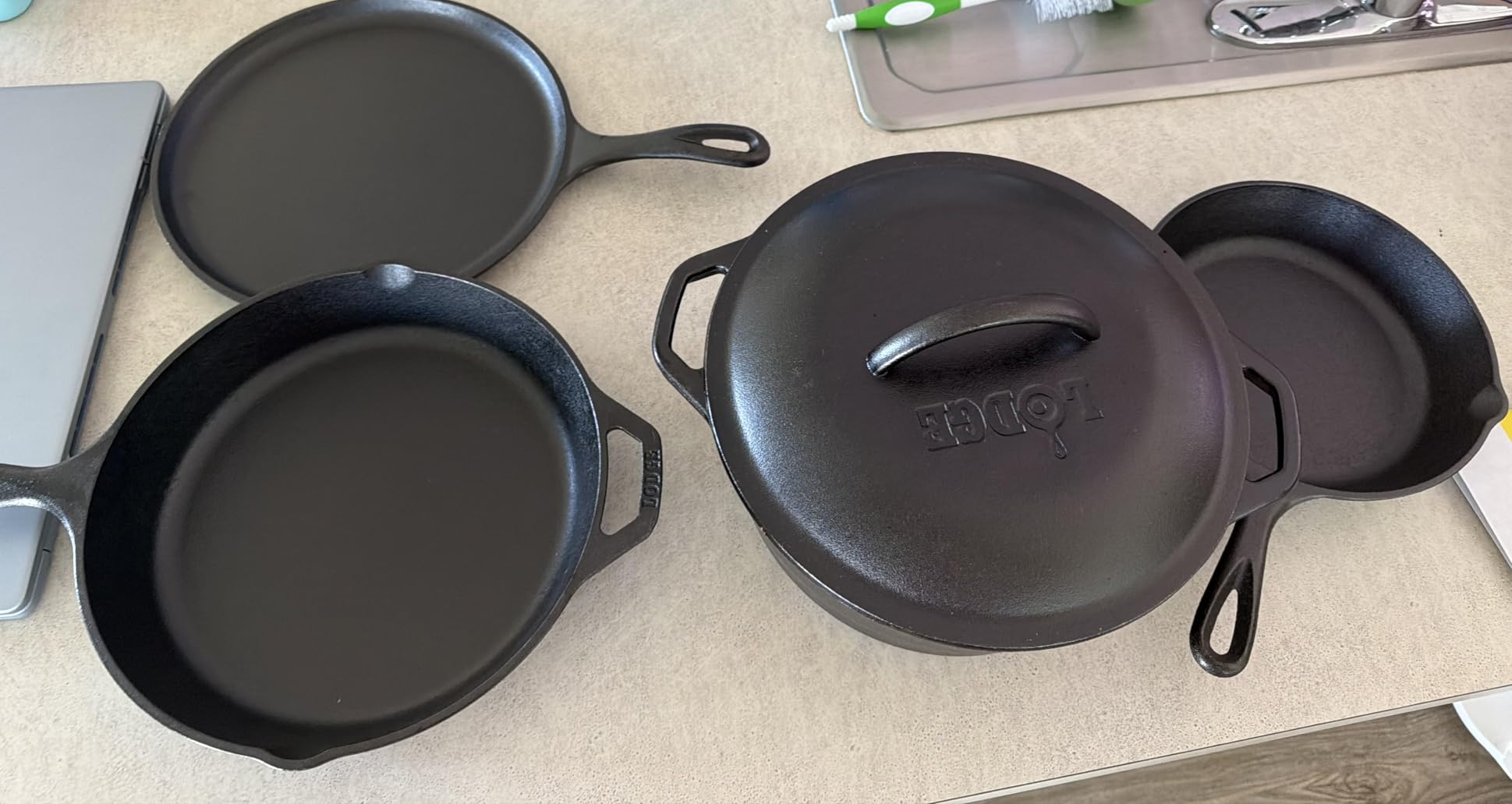Lodge Cast Iron Set - 5-Piece Set - Pre-Seasoned Kitchen Set - Skillets, Griddle & Dutch Oven Included customer photo 1