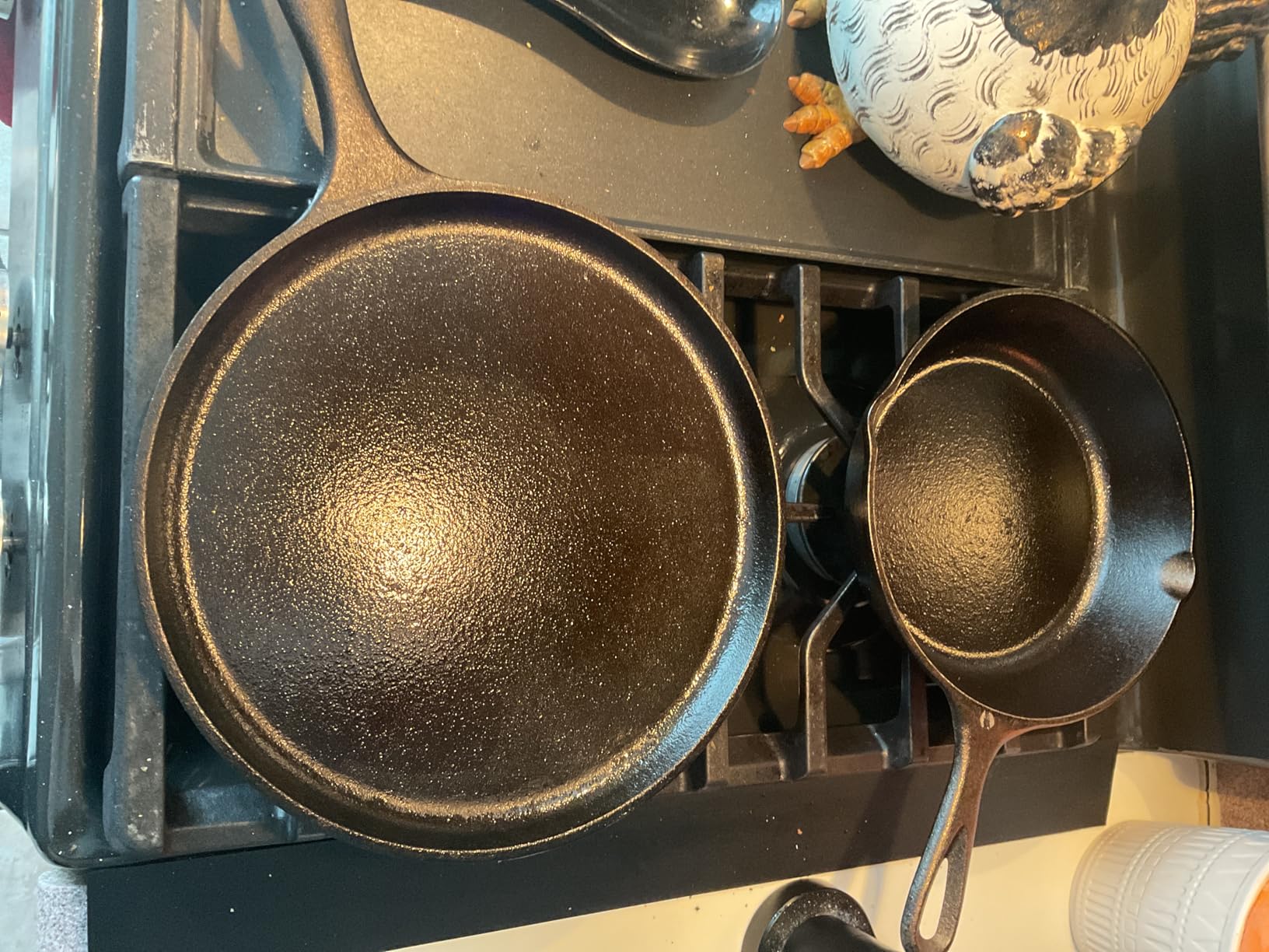 Lodge Cast Iron Set - 5-Piece Set - Pre-Seasoned Kitchen Set - Skillets, Griddle & Dutch Oven Included customer photo 2