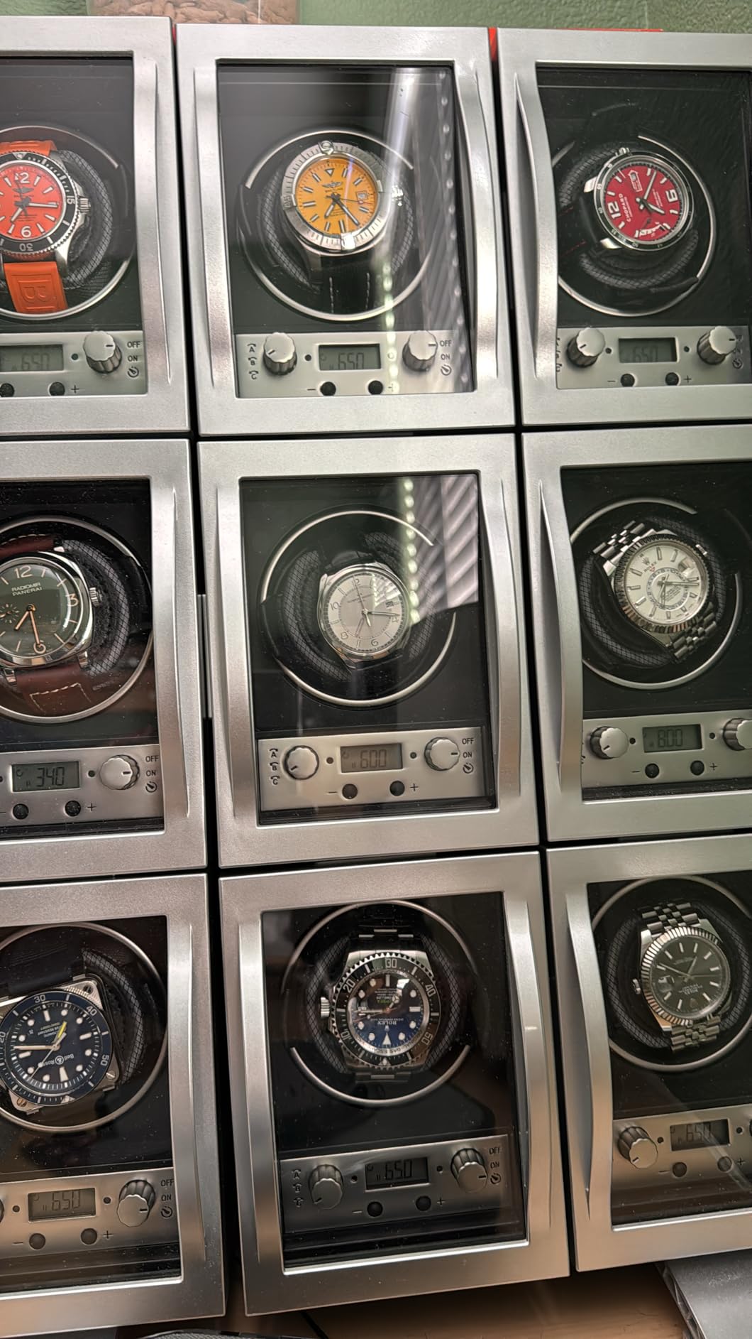 Wolf Module 4.1 Watch Winder, Black - Secure Fit with Patented Lock-in Dynamic Cuff - Accommodates All Wrist Sizes - Includes Universal Adapter customer photo 2