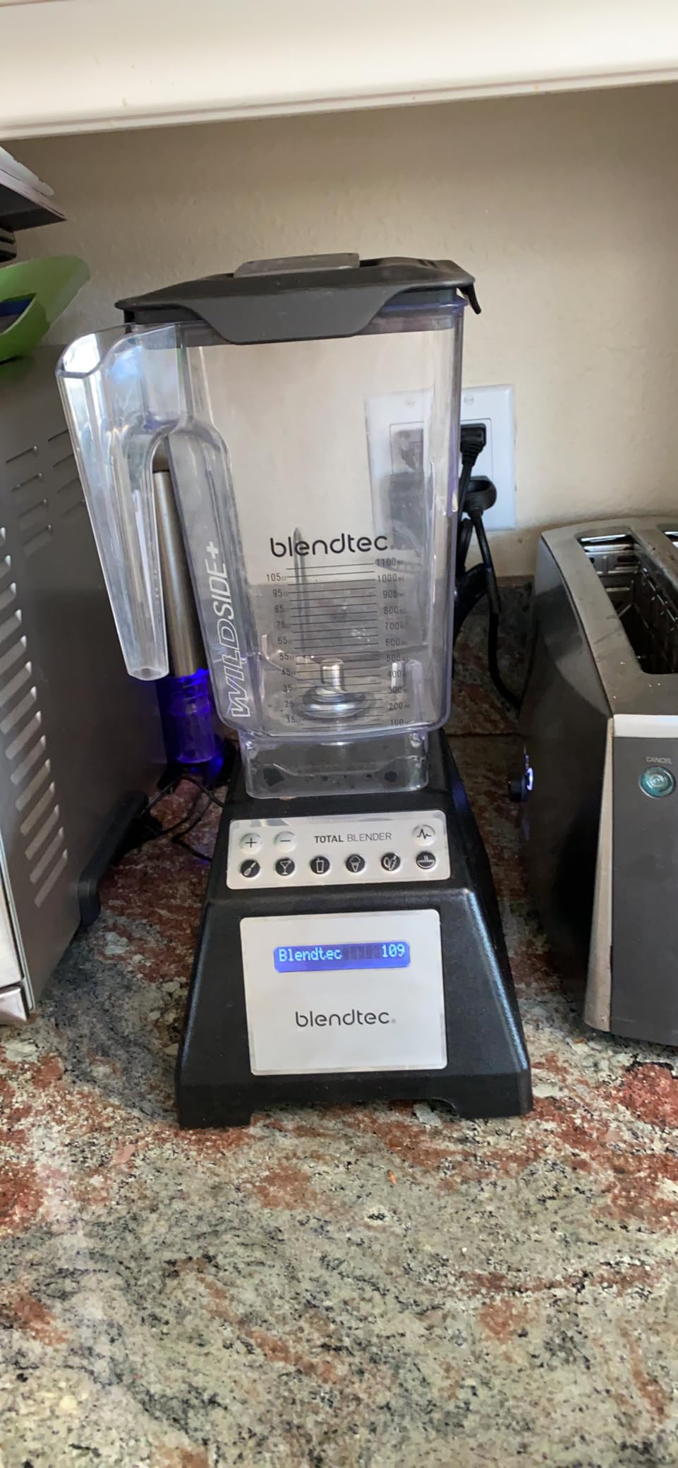 Blendtec Total Classic Original Blender - WildSide+ Jar (90 oz) - Professional-Grade Power - 6 Pre-programmed Cycles - 10-speeds - Black customer photo 1