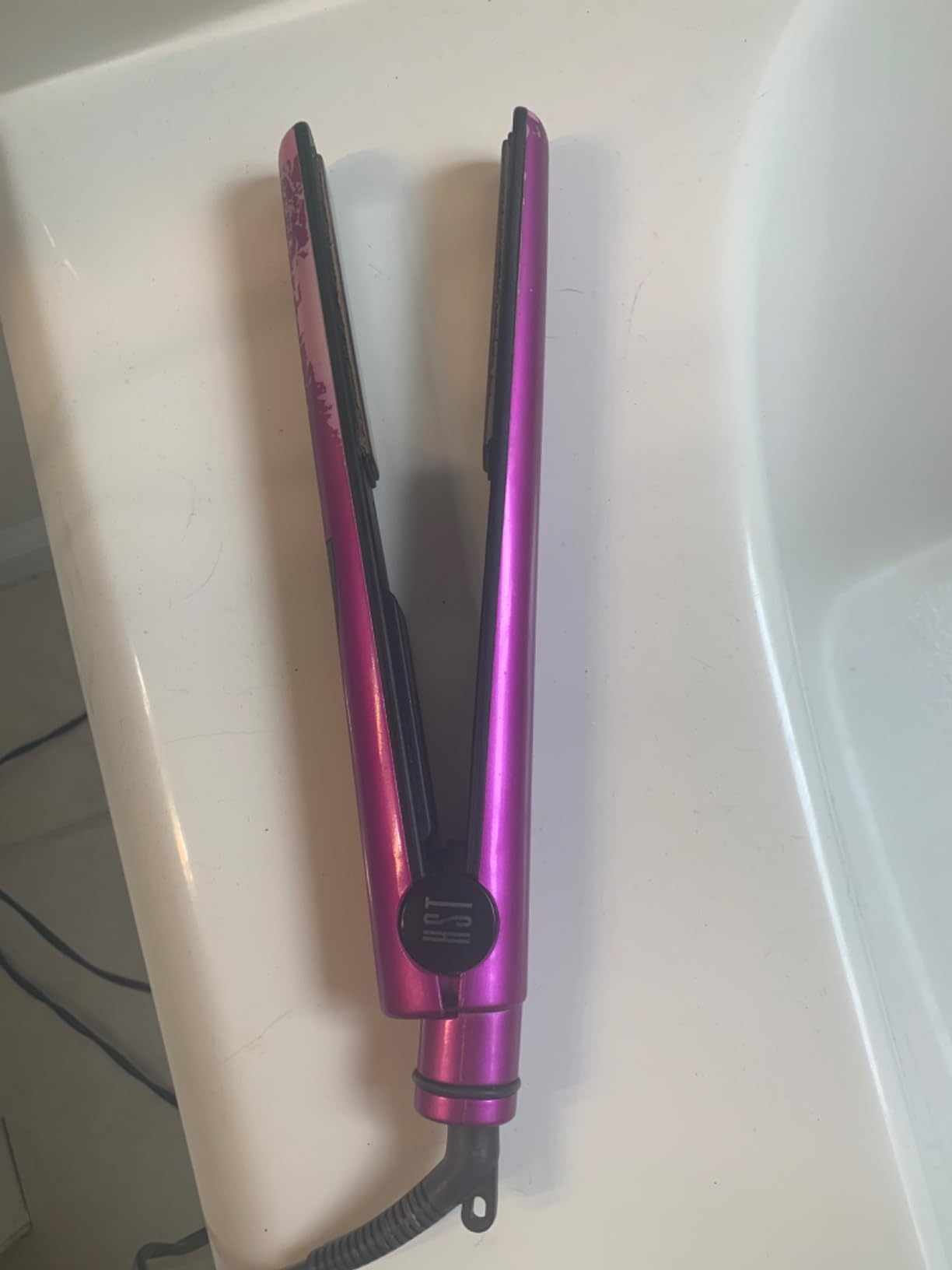 Hot Tools Pro Artist Titanium Digital Flat Iron | One Pass, Micro Shine Styles (1 in) customer photo 1