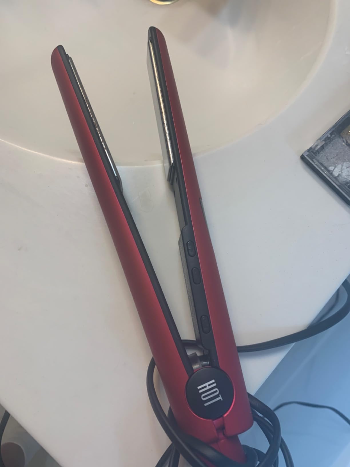 Hot Tools Pro Artist Titanium Digital Flat Iron | One Pass, Micro Shine Styles (1 in) customer photo 2