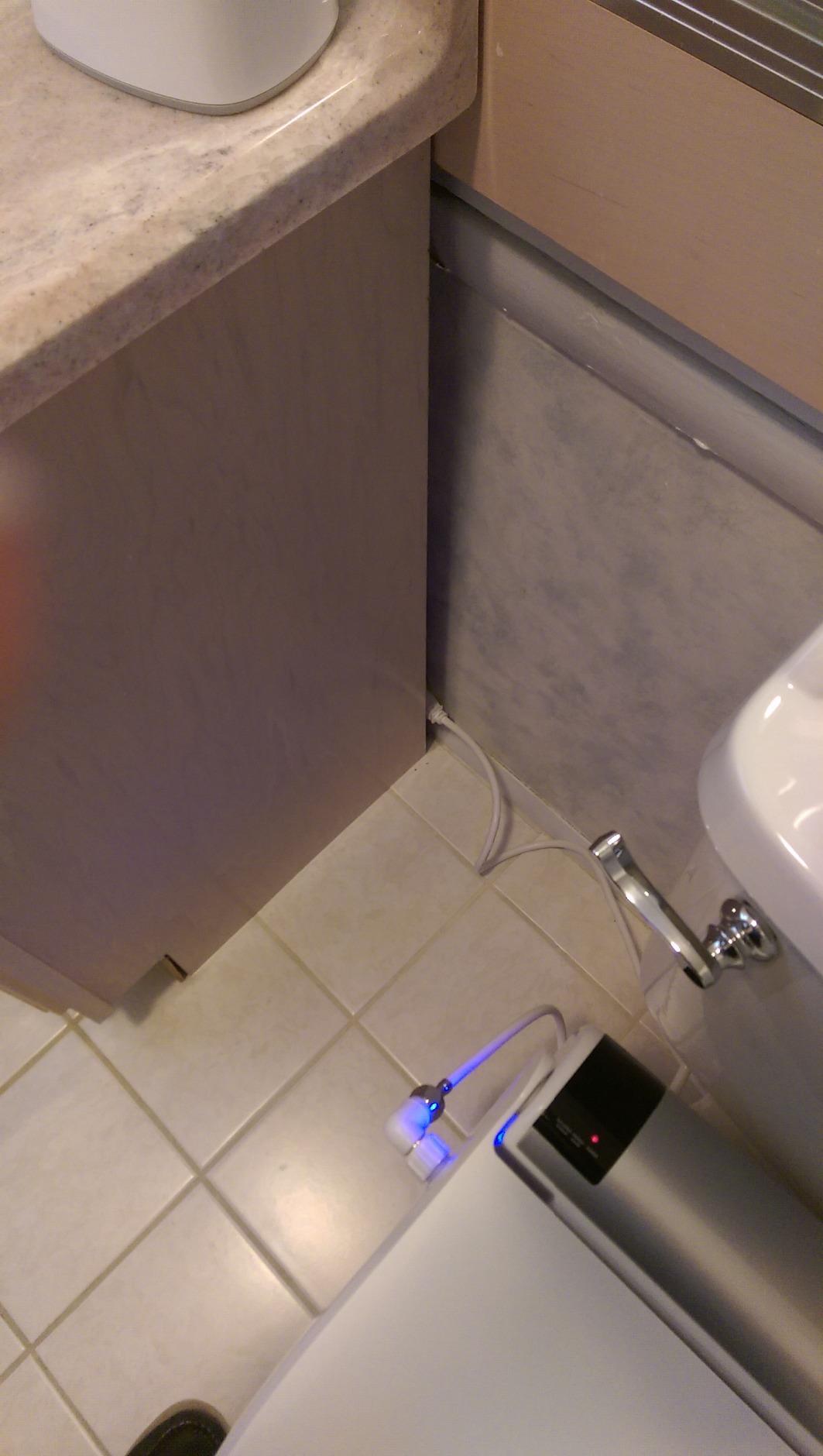 BB2000 Bliss Electric Bidet Toilet Seat, Warm Water with Air Dryer, Heated Seat with Sensor and Slow Close Lid, Night Light, Remote Control, Elongated, White customer photo 1