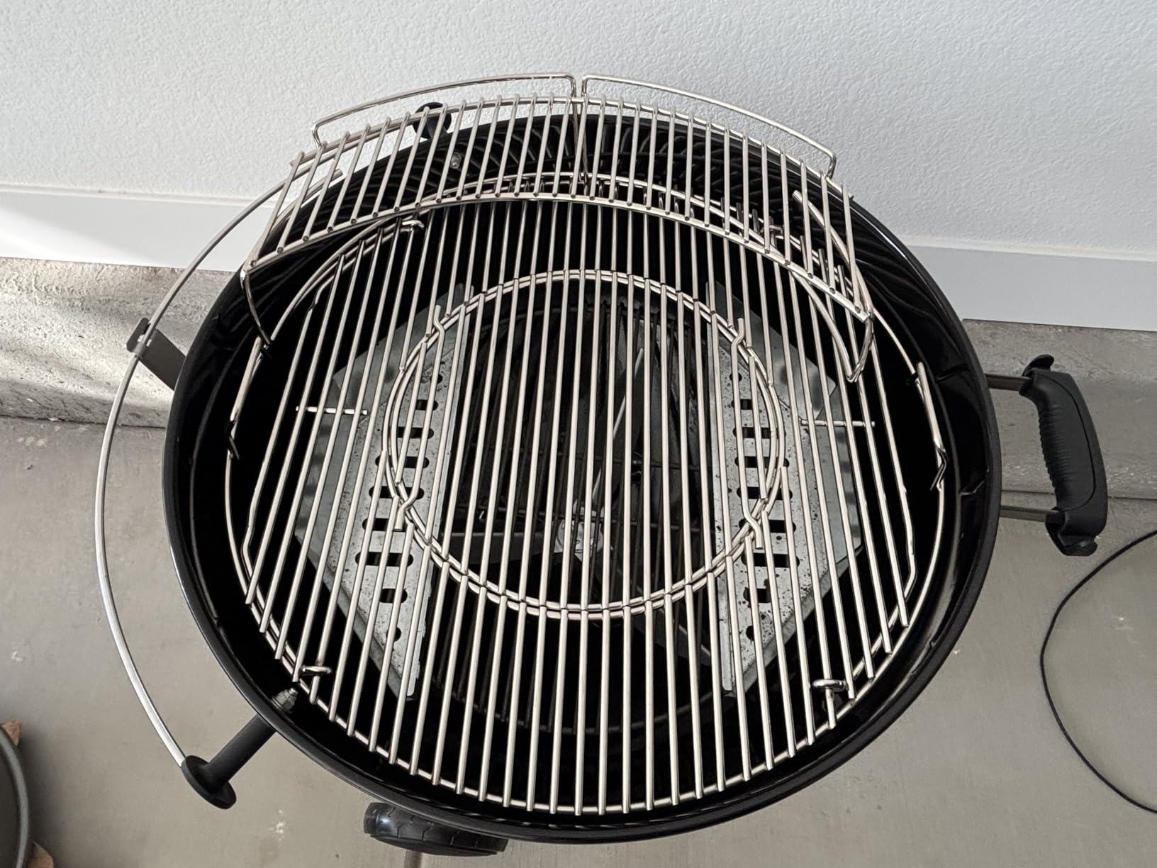Weber Master-Touch Charcoal Grill, 22-Inch, Black - Premium Outdoor BBQ Grill with Tuck-Away Lid Holder & One-Touch Cleaning System, Porcelain-Enameled Kettle customer photo 2