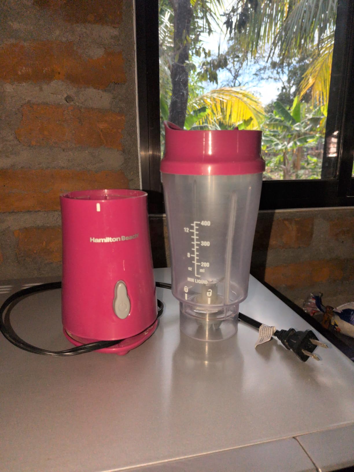 Hamilton Beach Portable Blender for Shakes and Smoothies, 14 Oz BPA Free Travel Cup & Lid, Durable Stainless Steel Blades, Personal Smoothie Blender, Raspberry, 51131G customer photo 1