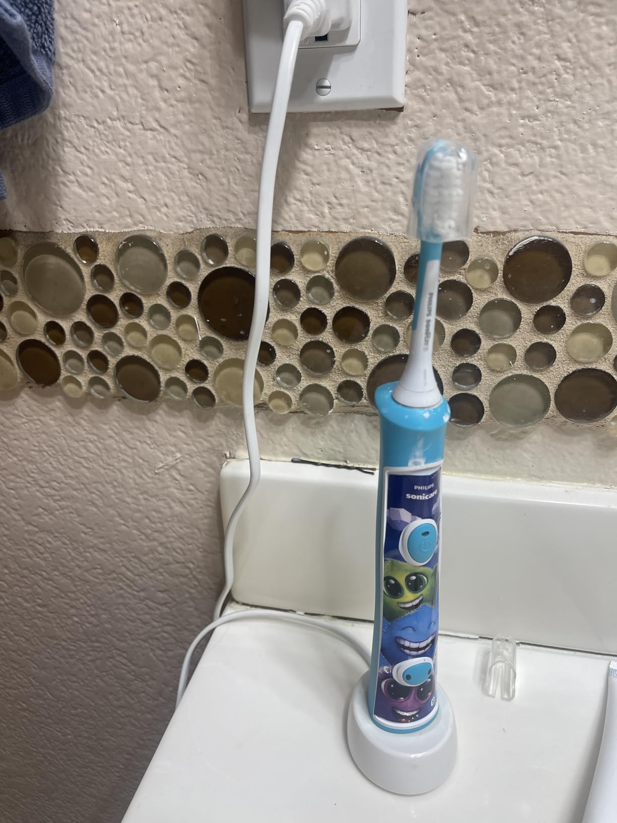 Philips Sonicare for Kids 3+ Bluetooth Connected Rechargeable Electric Power Toothbrush, Interactive for Better Brushing, Turquoise, HX6321/02 customer photo 1