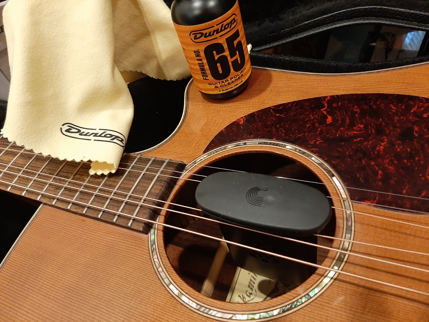 D'Addario Guitar Humidifier Pro - Acoustic Guitar Soundhole Humidifier with Sponge - Non Drip - Suspends from Strings - Holds 12x Weight in Water customer photo 1