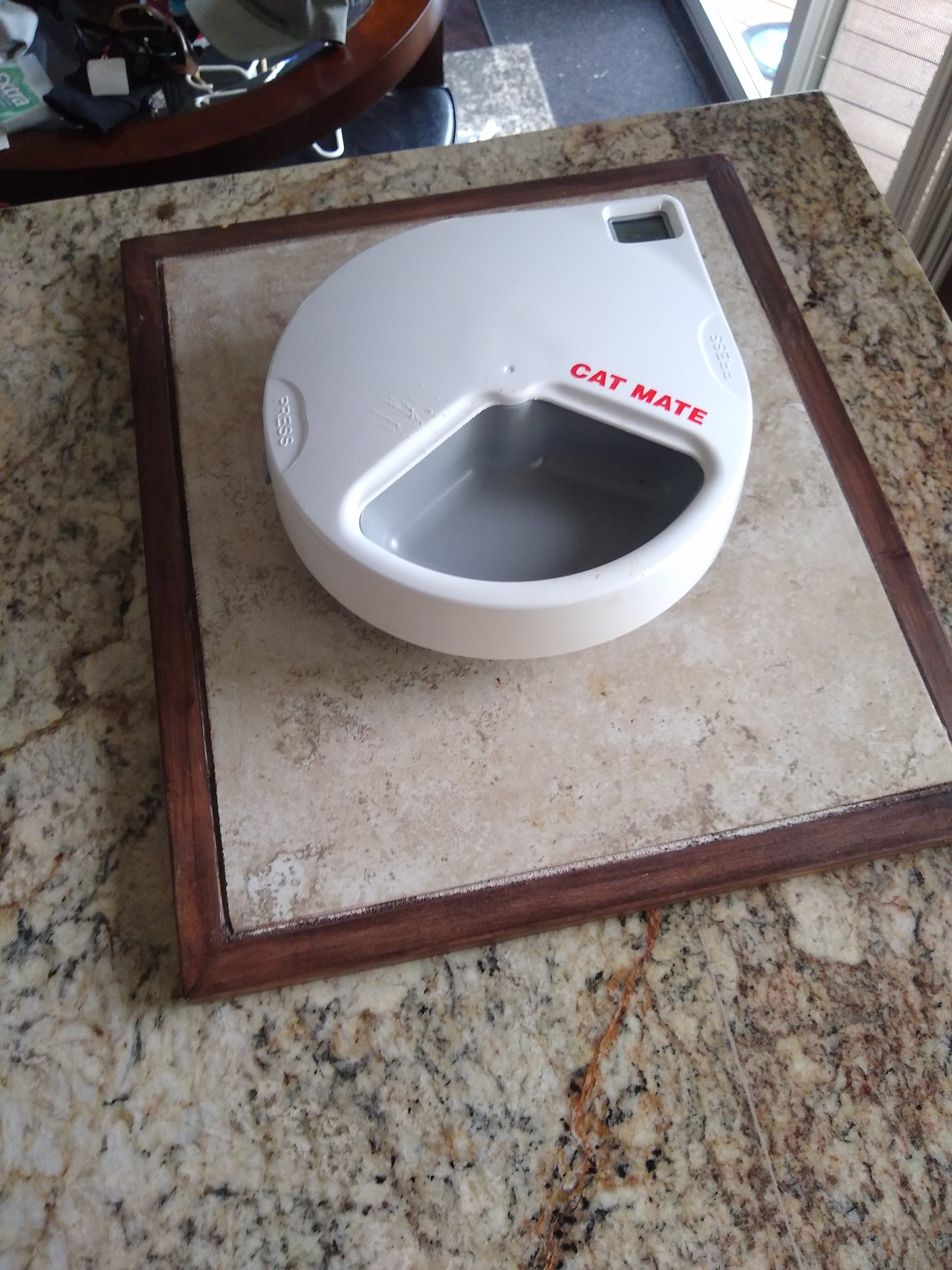 Cat Mate C300 Automatic 3 Meal Pet Feeder with Digital Timer - for Cats or Small Dogs, for Wet and Dry Pet Food, Meals up to 0.73 lb Each, White customer photo 1