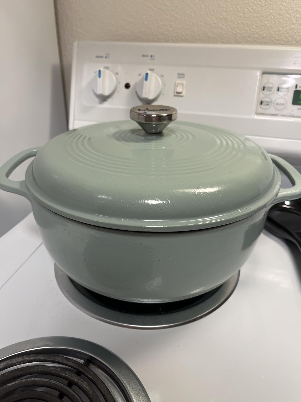 Lodge Essential Enamel Cast Iron Dutch Oven 6 Quarts - Perfect for Bread Baking, Braising, Marinating & Slow Cooking, Features Moisture-Sealing Lid & Dual Handles, Kitchen Essentials, Indigo customer photo 2