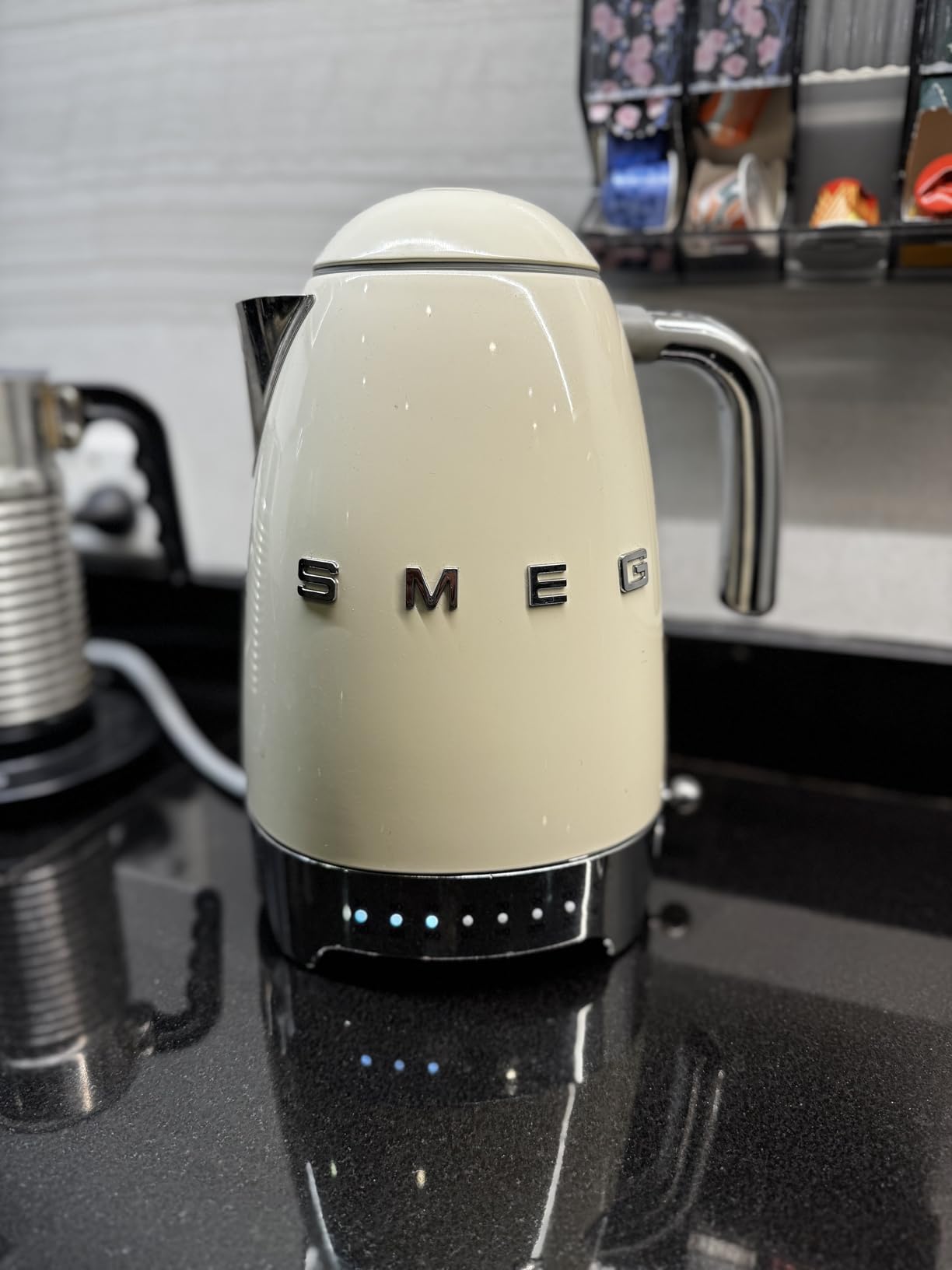 SMEG Variable Temperature Electric Kettle 1.7L (7 Cup), Stainless Steel Tea & Coffee Kettle, Fast Boil, Adjustable Temp 122F-212F, Keep Warm, Auto Shut-Off, 360 Base, Retro Style-Silver customer photo 2