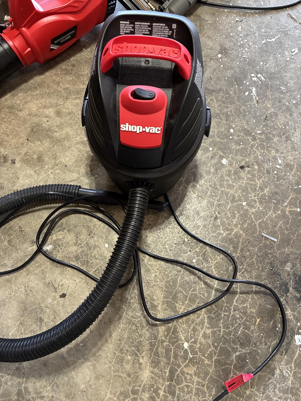 Shop-Vac 9303511 2.5 Gallon Wet Dry Vacuum, 2.5 Peak HP, 1.25 Inch Diameter x 4 Foot Hose, 12 Ft Cord Length, Wall Mounted, Includes Filters, Ideal for Jobsite, Garage, Car & Workshop customer photo 1