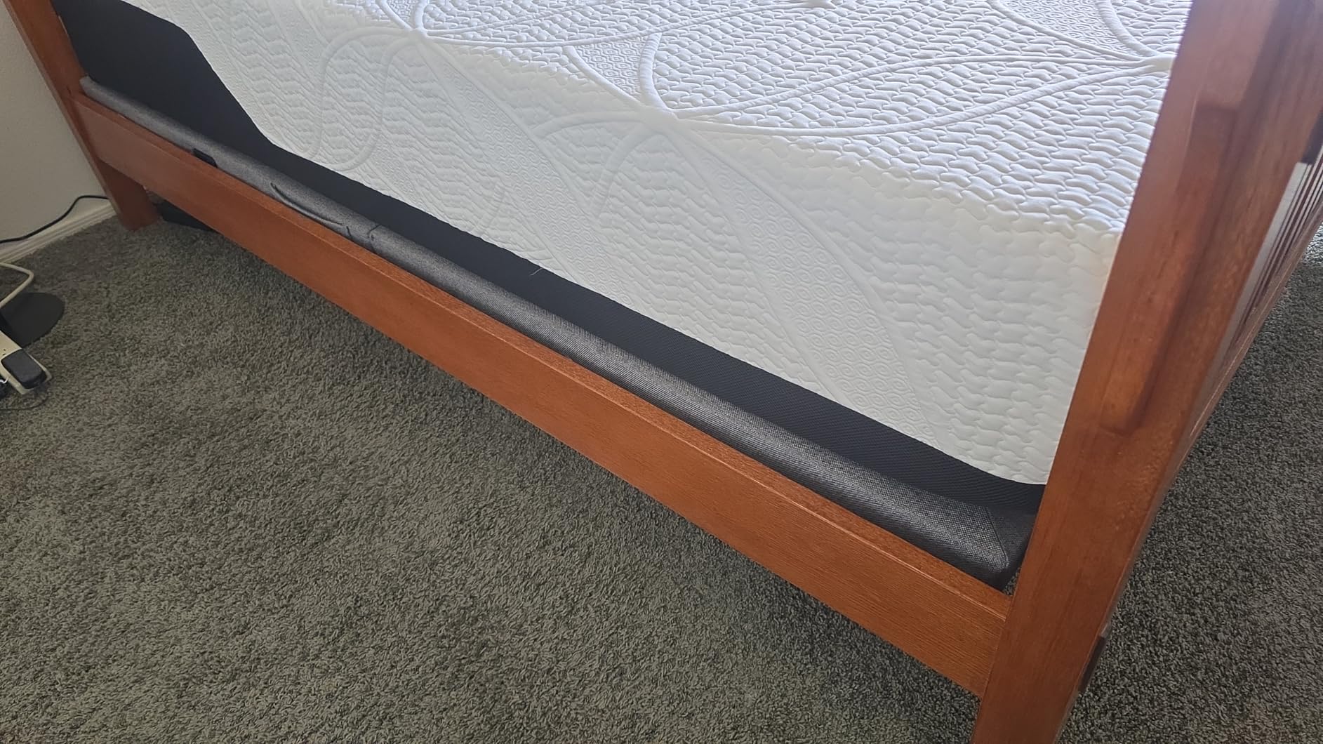 Classic Brands Cool Gel Chill Memory Foam 14-Inch Mattress with 2 BONUS Pillows, CertiPUR-US Certified, Bed-in-a-Box, Queen customer photo 1