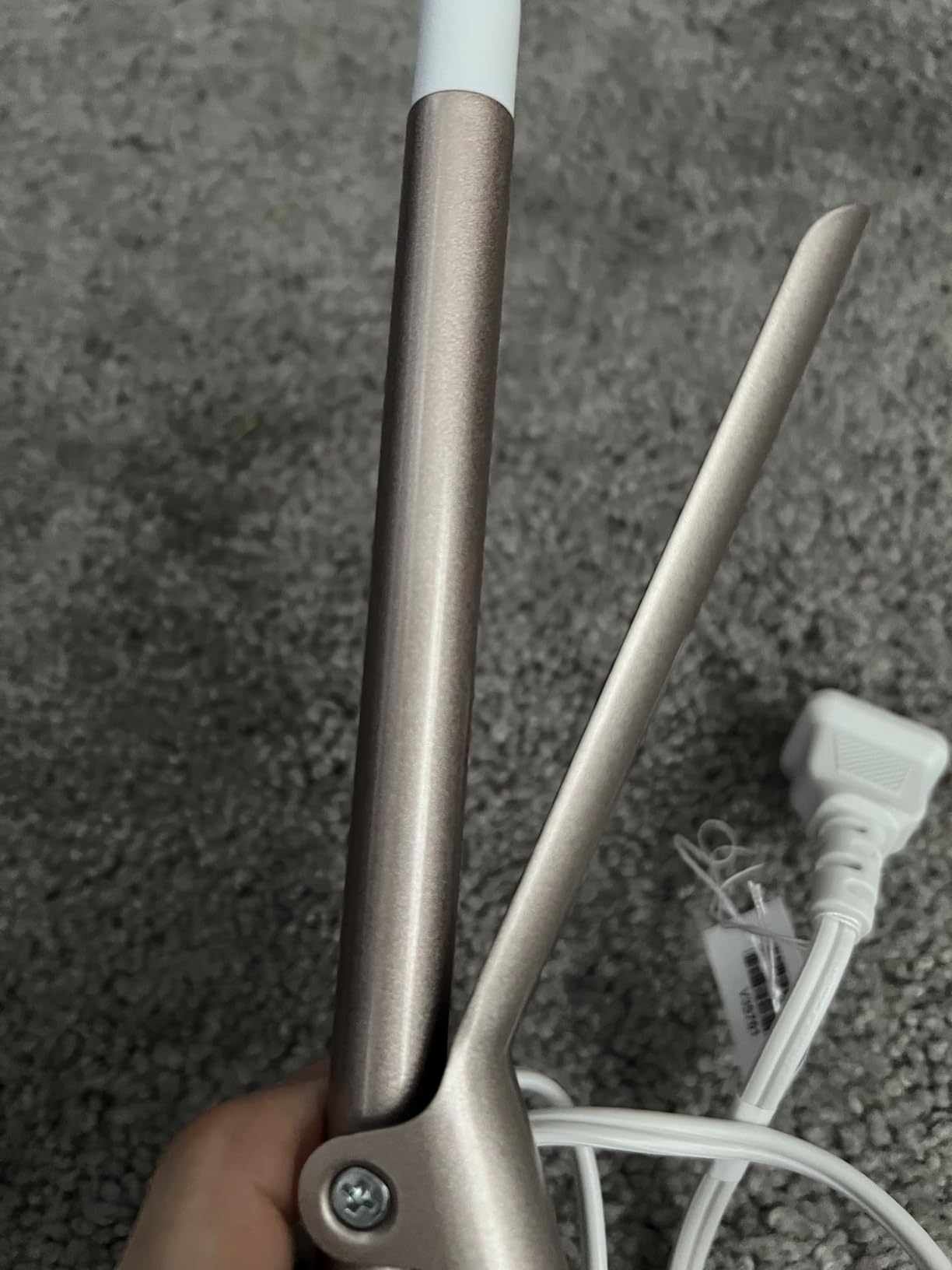 Conair Double Ceramic 1 1/2-Inch Curling Iron, 1 1/2-Inch Barrel Creates Soft Waves & Curls, Hair Curler for Use on Medium & Long Hair, White/Rose Gold customer photo 2