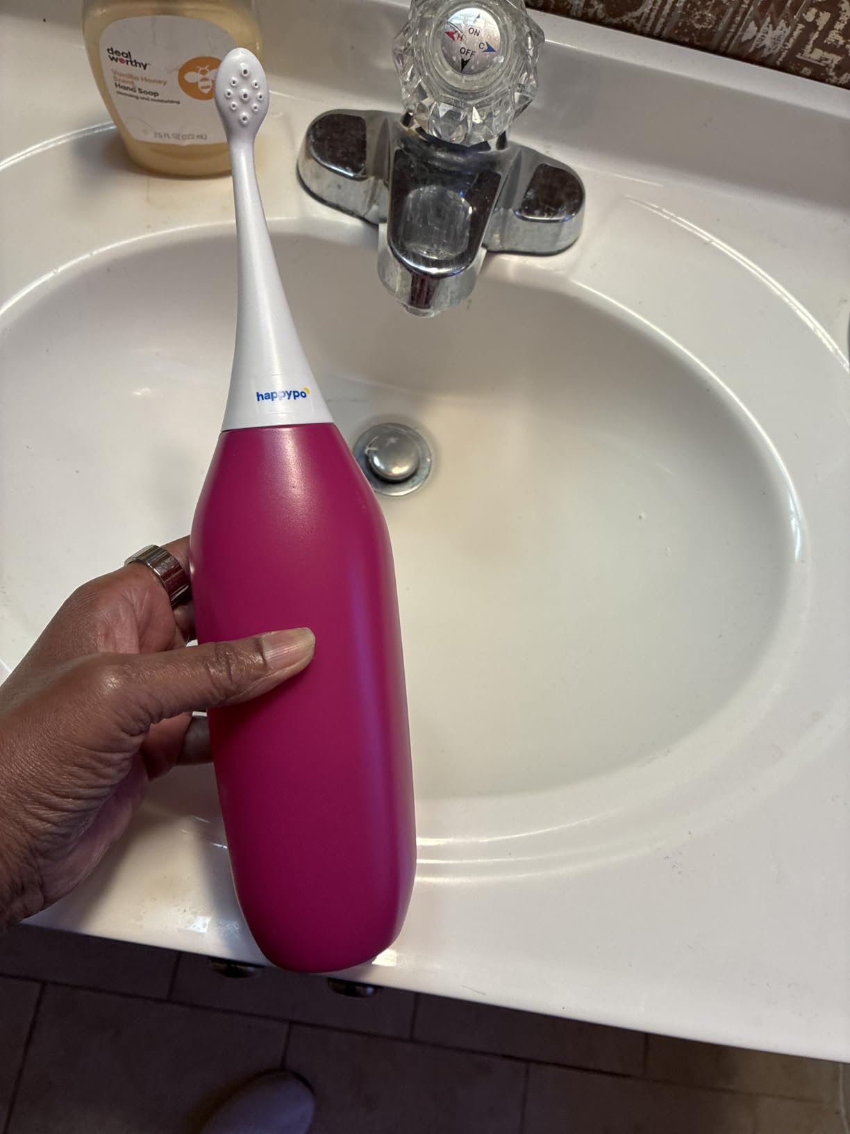 The Original HAPPYPO Travel Bidet - Handheld Bidet for Gentle Cleansing - Portable Hygiene Bottle for Home or Travel - Replaces Wet Wipes and Douche Bottles for Women customer photo 1
