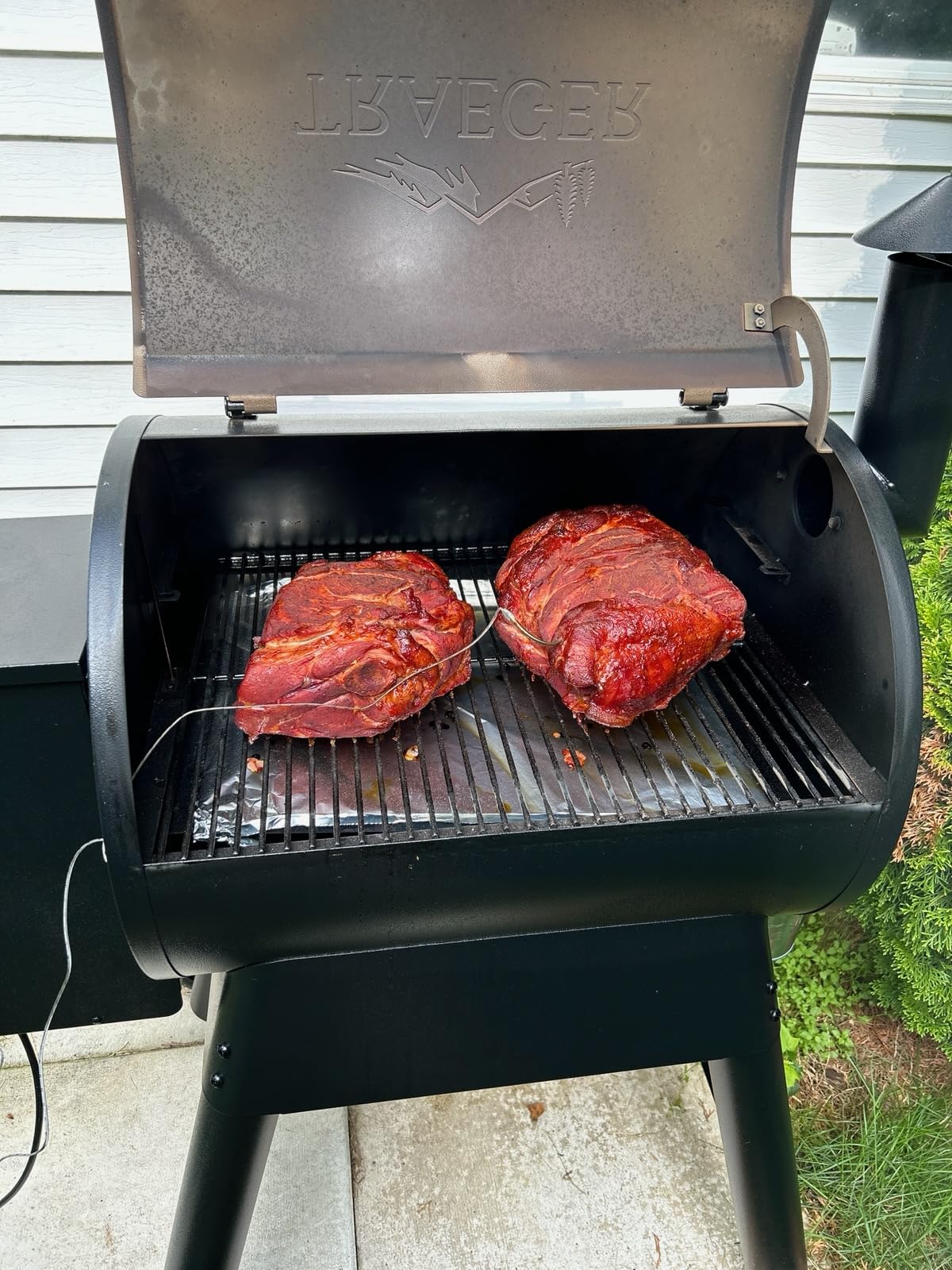 Traeger Grills Pro 22 Wood Pellet Grill and Smoker, Electric Pellet Smoker Grill Combo, 6-in-1 BBQ Versatility, 572 sq. in. Grilling Capacity, Meat Probe, 450 Degree Max Temperature, 18LB Hopper, Bronze customer photo 1