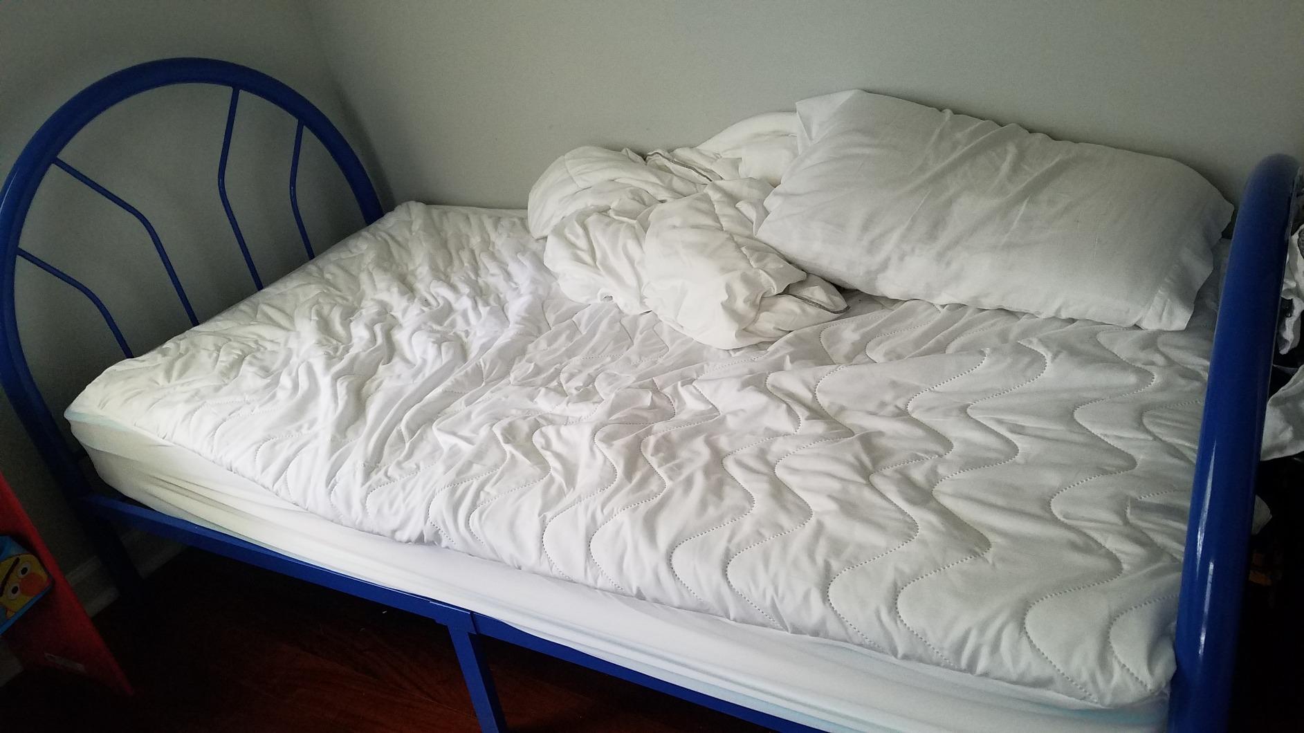 Linenspa 10 Inch Memory Foam and Spring Hybrid Mattress - Medium Feel - Bed in a Box - Quality Comfort and Adaptive Support - Breathable - Cooling - Perfect for a Guest Bedroom - Queen Size customer photo 1