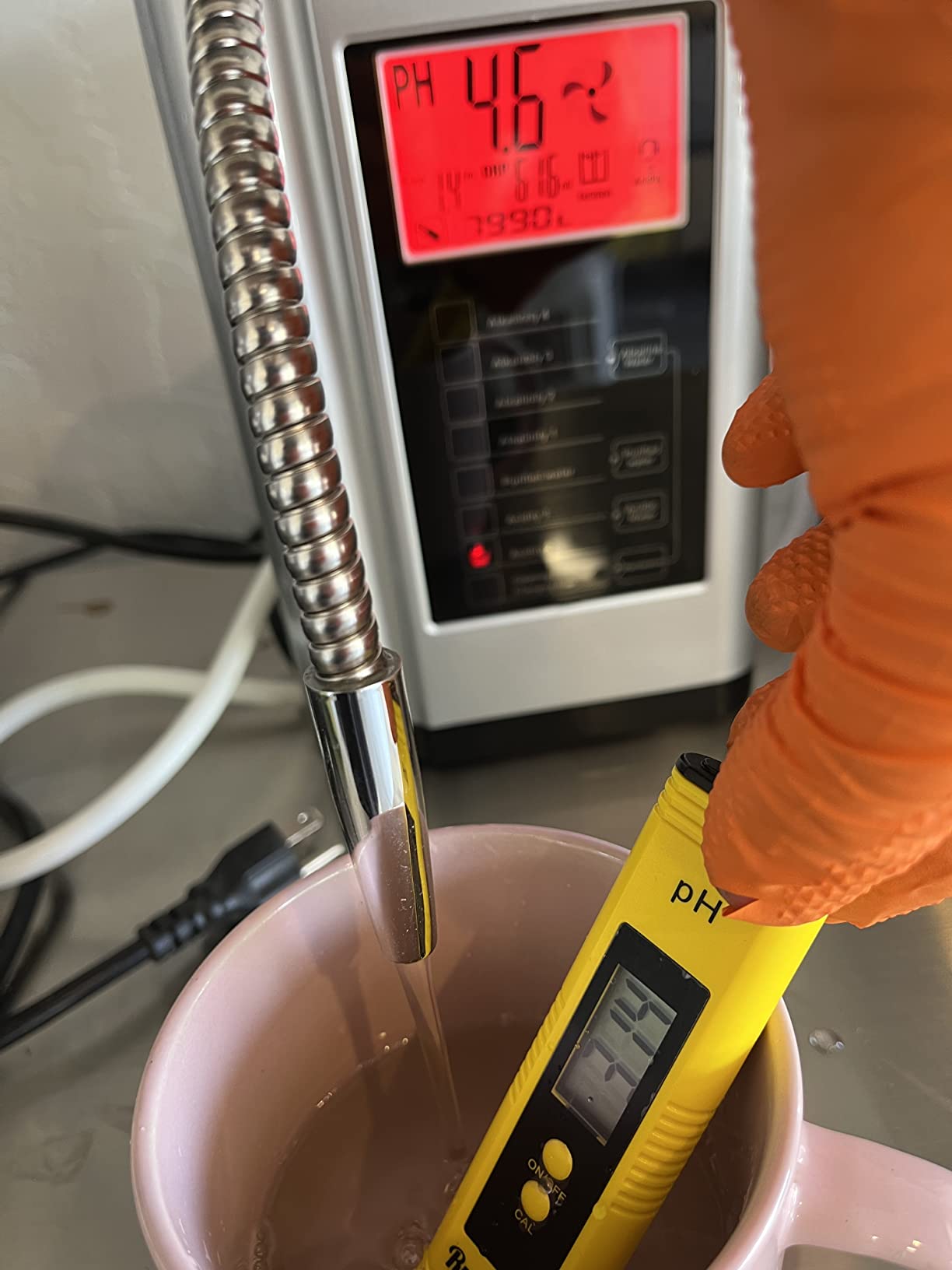 Alkaline Water Ionizer Machine 729, Built-in a Filter, Produces pH 4-10.5 Water, 7 Water Settings, Up to -570mV ORP, 8000L Per Filter, Silver customer photo 2