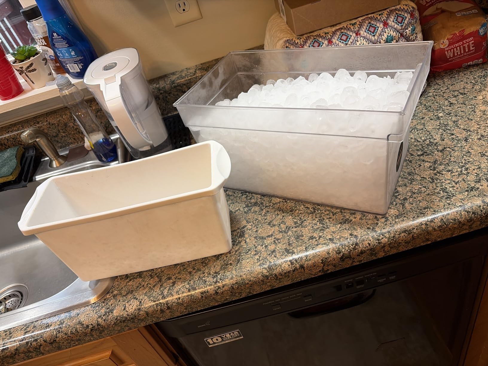 Frigidaire Counter top Portable, 26 lb per Day Nugget Ice Maker Machine (Red Stainless Steel) customer photo 1