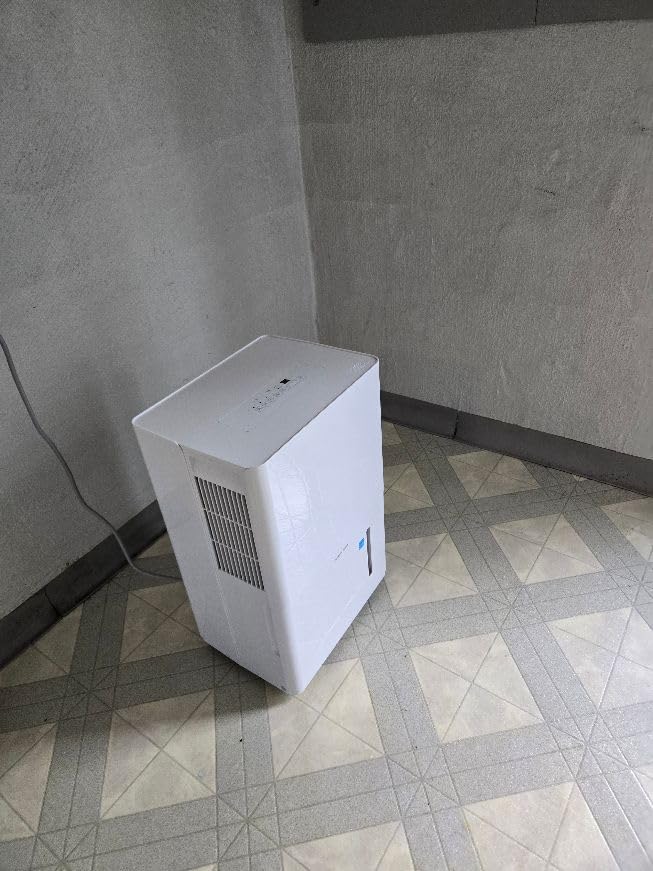 Amazon Basics 50-Pint Large Dehumidifier with Pump, Energy Star Certified, Humidity Control, Auto-Defrost, Timer, Overflow Protection for Rooms up to 4000 SFT, White customer photo 2