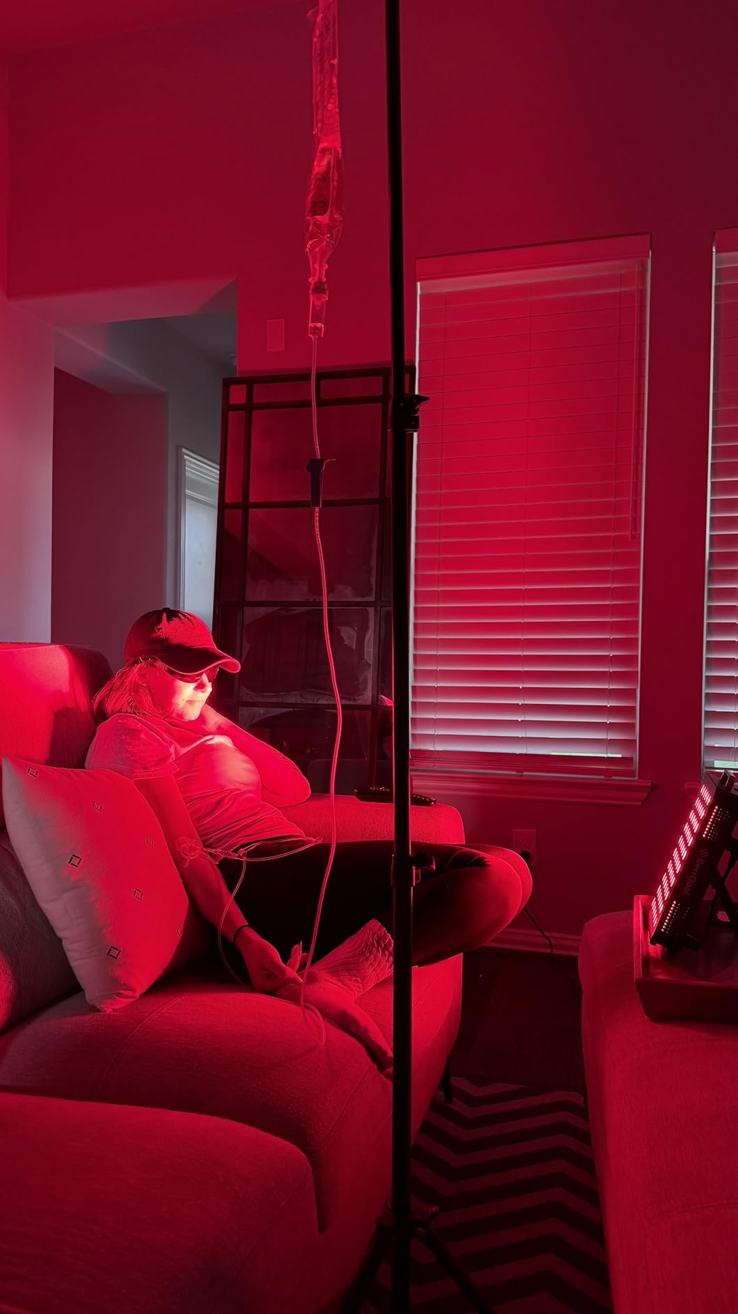 BestQool Red Light Therapy Panel, 660nm Red & 850nm Infrared Light, 105W | Elite-Grade Dual Chip Infrared Therapy, 3 Modes Red Light Therapy for Face and Body, Adjustable Stand for Home Use, 60 LEDs customer photo 1