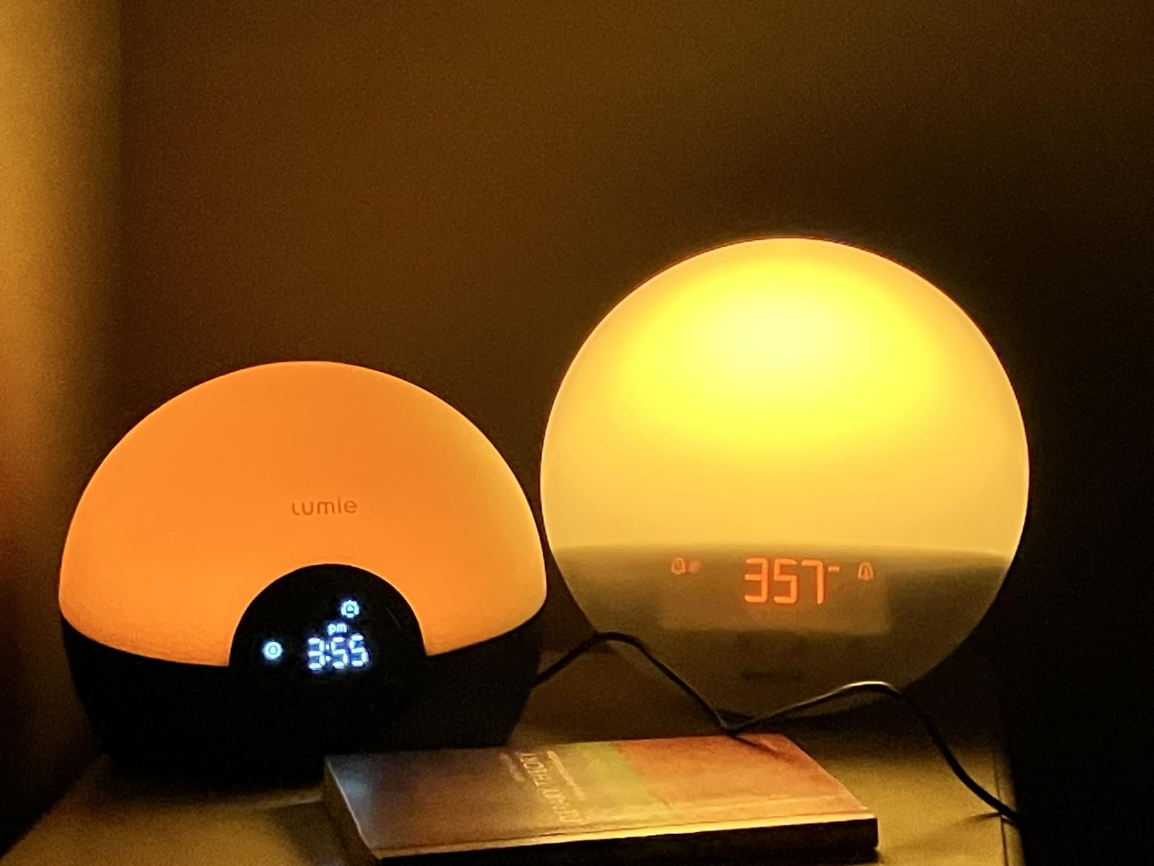 Lumie Bodyclock Glow 150 - Sunrise & Sunset Alarm Clock - Bedside Lamp with Custom Light Duration - Wake-Up, Night & Reading Light - Warm LEDs customer photo 1