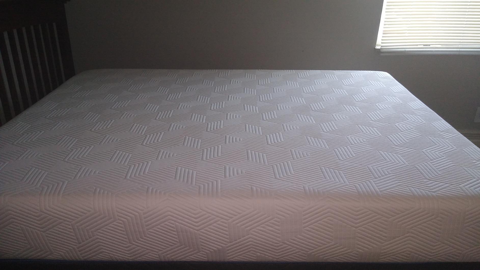 Lucid 10 Inch Memory Foam Mattress - Medium Feel - Infused with Refreshing Bamboo Charcoal and Cooling Gel - Bed in a Box - Temperature Regulating - Pressure Relief - Breathable - Twin XL Size customer photo 1