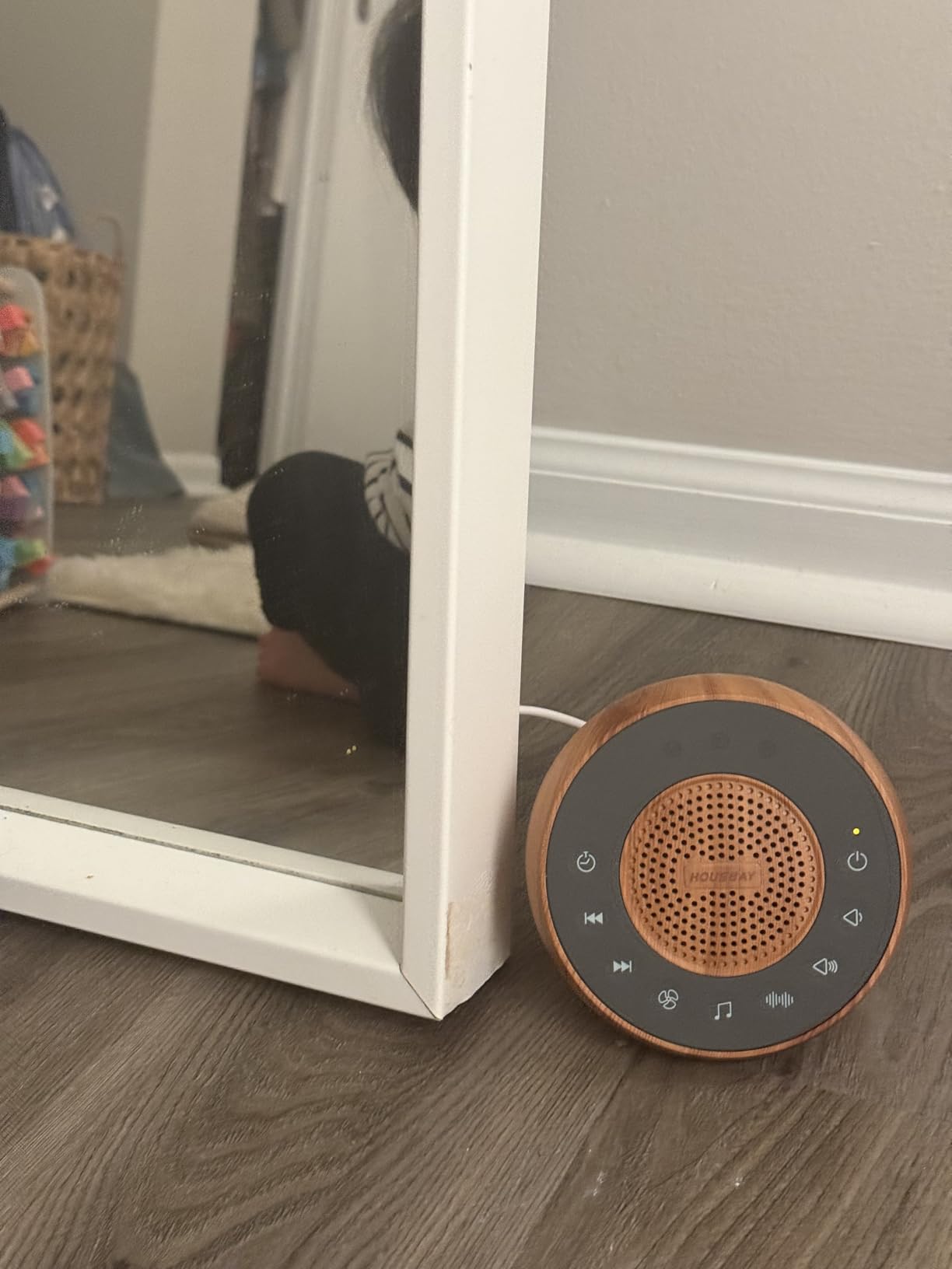 Housbay White Noise Machine with 31 Soothing Sounds, 5W Loud Stereo Sound, Auto-Off Timer, Adjustable Volume, Sleep Sound Machine for Baby, Kid, Adult - Wood Grain customer photo 1