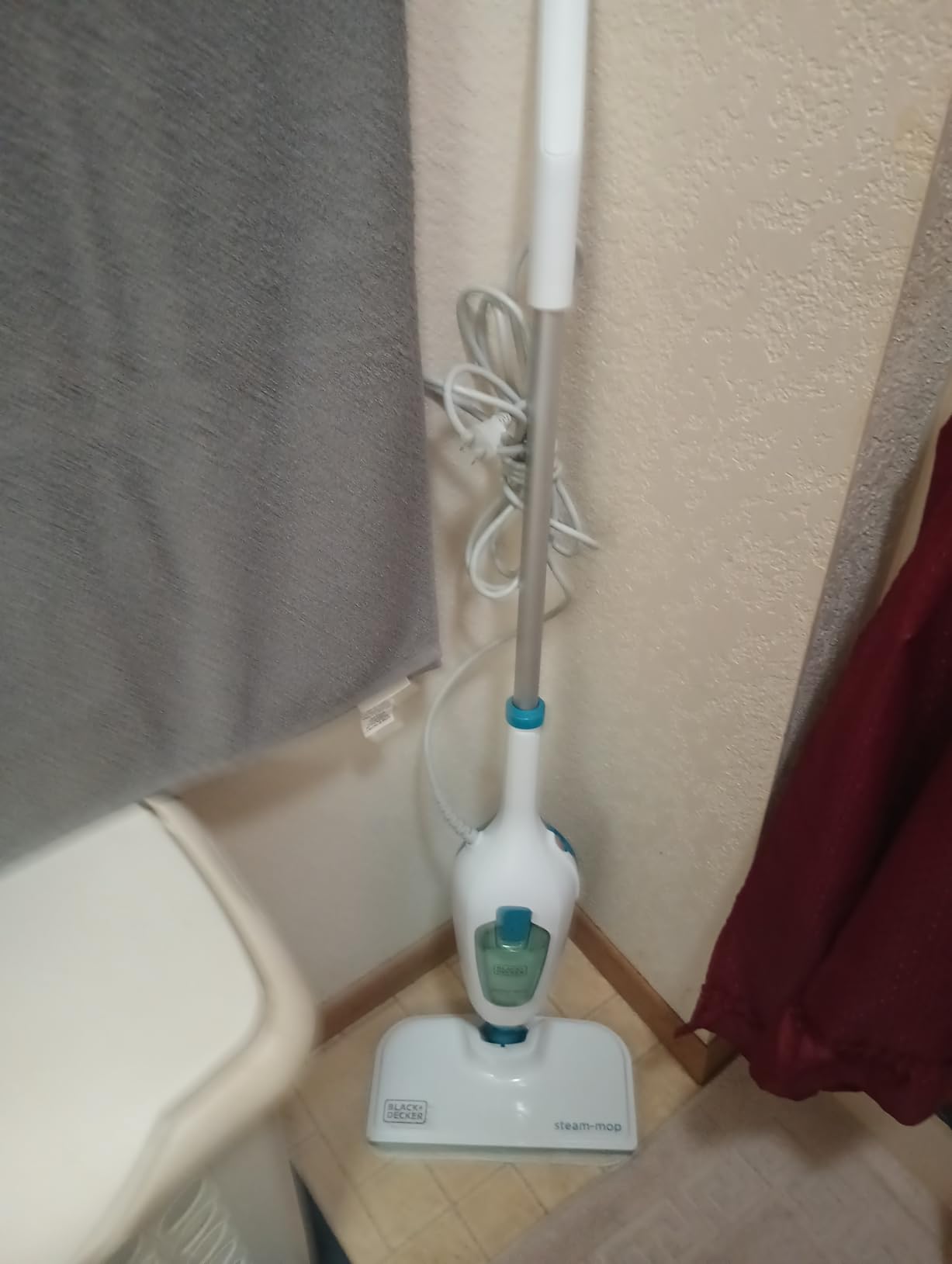 BLACK+DECKER Steam Mop, White (HSM13E1) customer photo 2