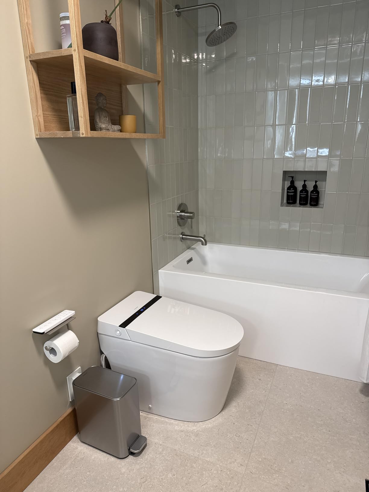 WOODBRIDGE B0960S Auto Flush, Auto Open & Auto Close, 1.28 GPF Single Flush Toilet with Intelligent Smart Seat and Wireless Remote Control, Chair Height customer photo 2