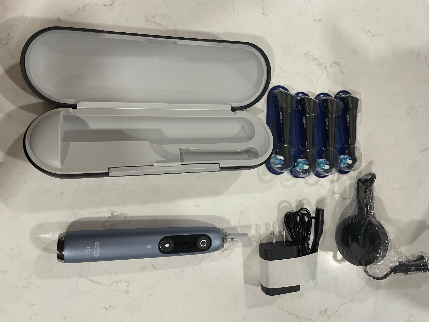 Oral-B iO Series 9 Rechargeable Electric Toothbrush, Genius, 7 Cleaning Modes, Interactive Display, Charging Travel Case, Visible Pressure Sensor, 4 Brush Heads, White Alabaster customer photo 1