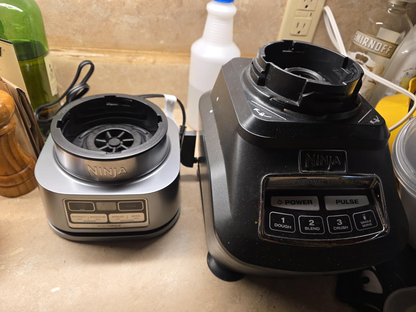 Ninja Foodi Personal Blender | Smoothie Bowl Maker with Storage Lid, Nutrient Extractor and Mixer | 1200-Peak-Watt smartTORQUE Motor | Hybrid Edge Blades, (2) 24-oz. Cups | Silver | SS101 customer photo 1