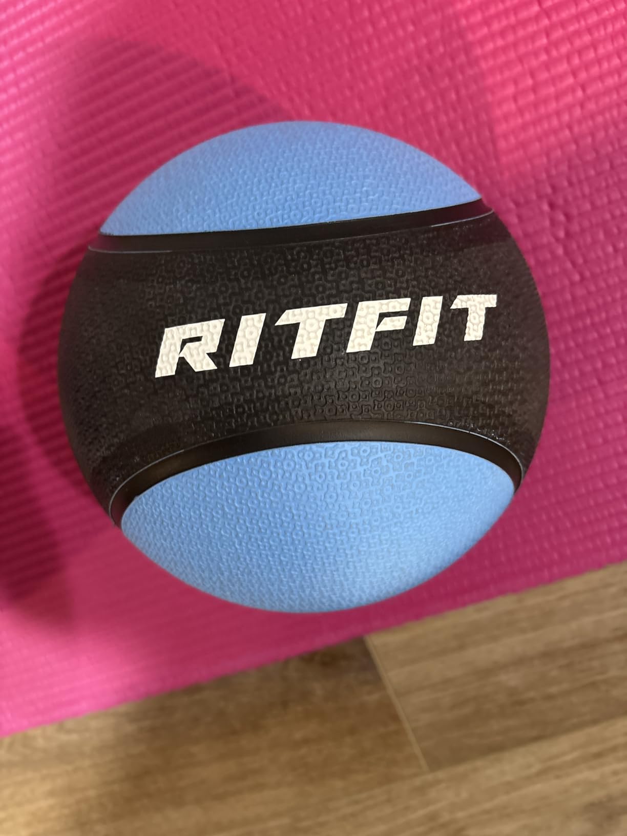 RitFit Weighted Medicine Ball - Non-Slip Rubber Shell & Dual Texture Grip - Workout Exercise Ball for Core Strength, Balance Training, Coordination Fitness - Multiple Weights & Colors customer photo 1
