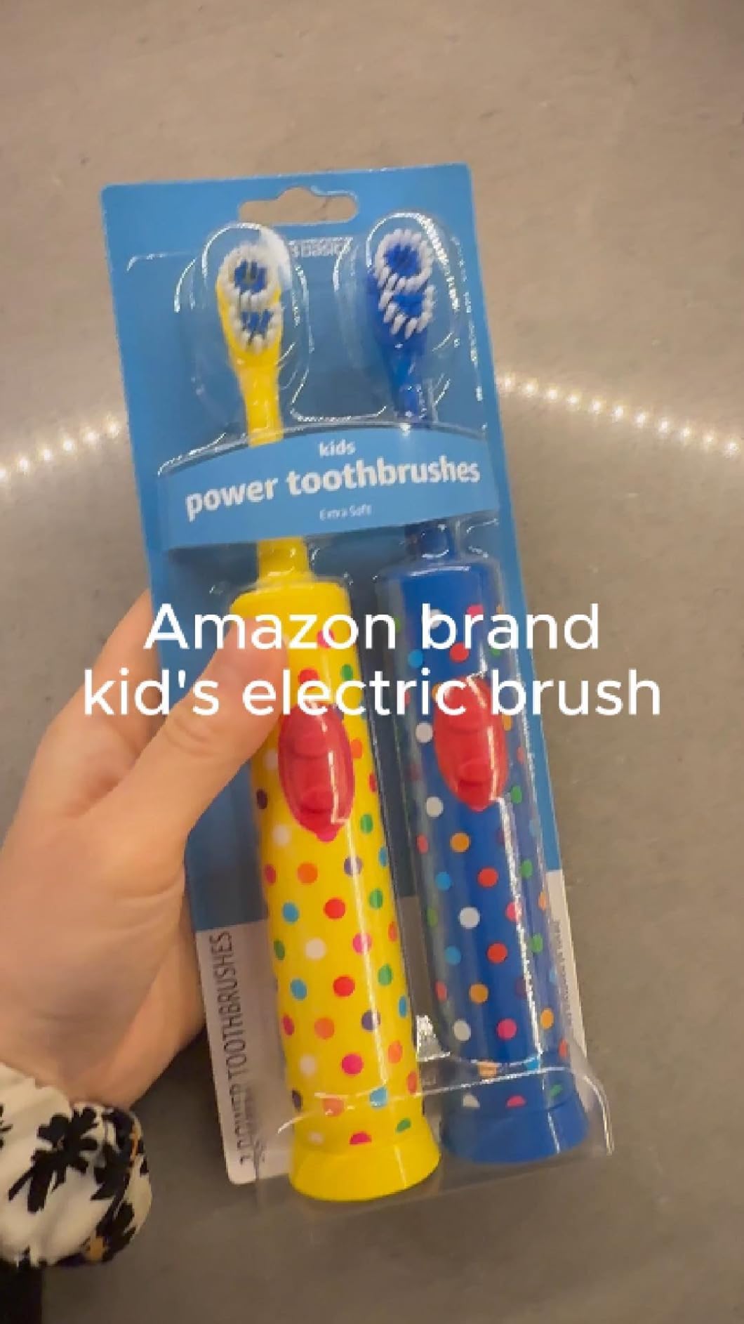 Amazon Basics Kids Electric Toothbrush, Battery Powered, Soft Bristles, Oscillating Brush Head, Ages 4+, 2 Count (Previously Solimo) customer photo 2