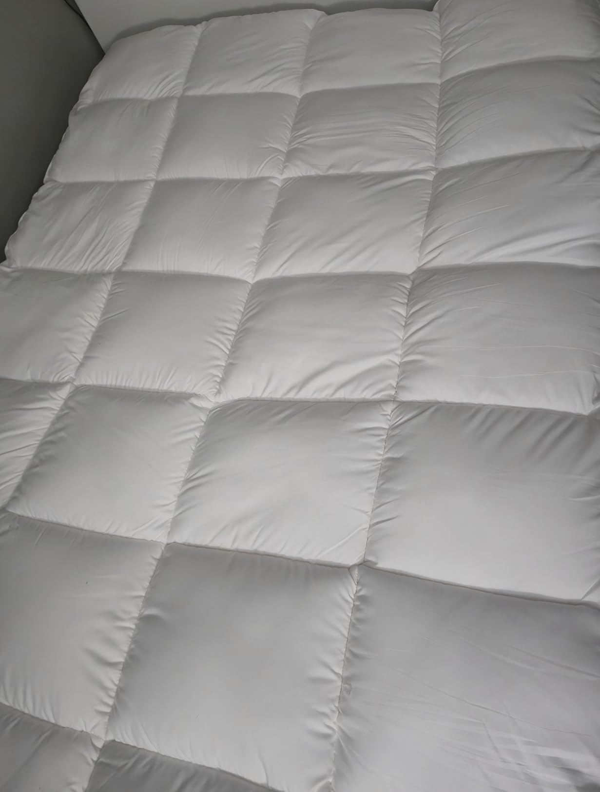 ELEMUSE Queen Mattress Topper for Back Pain, Extra Thick Mattress Pad Cover, Plush Soft Pillowtop with Elastic Deep Pocket, Overfilled Down Alternative Filling customer photo 2