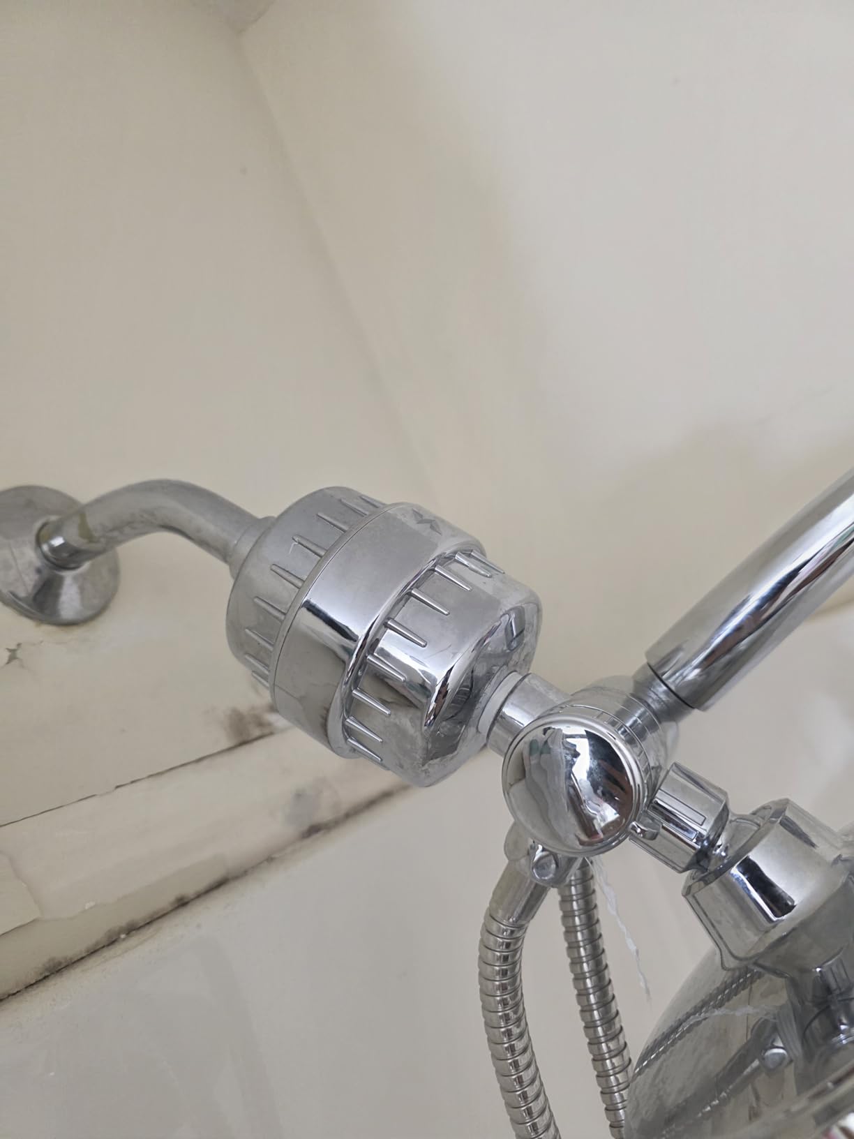 AquaHomeGroup 20 Stage Shower Filter with Vitamin C E and A - Reduces Chlorine, Heavy Metals and Sediment - 5 Cartridges Included - High Pressure - Universal Fit customer photo 2