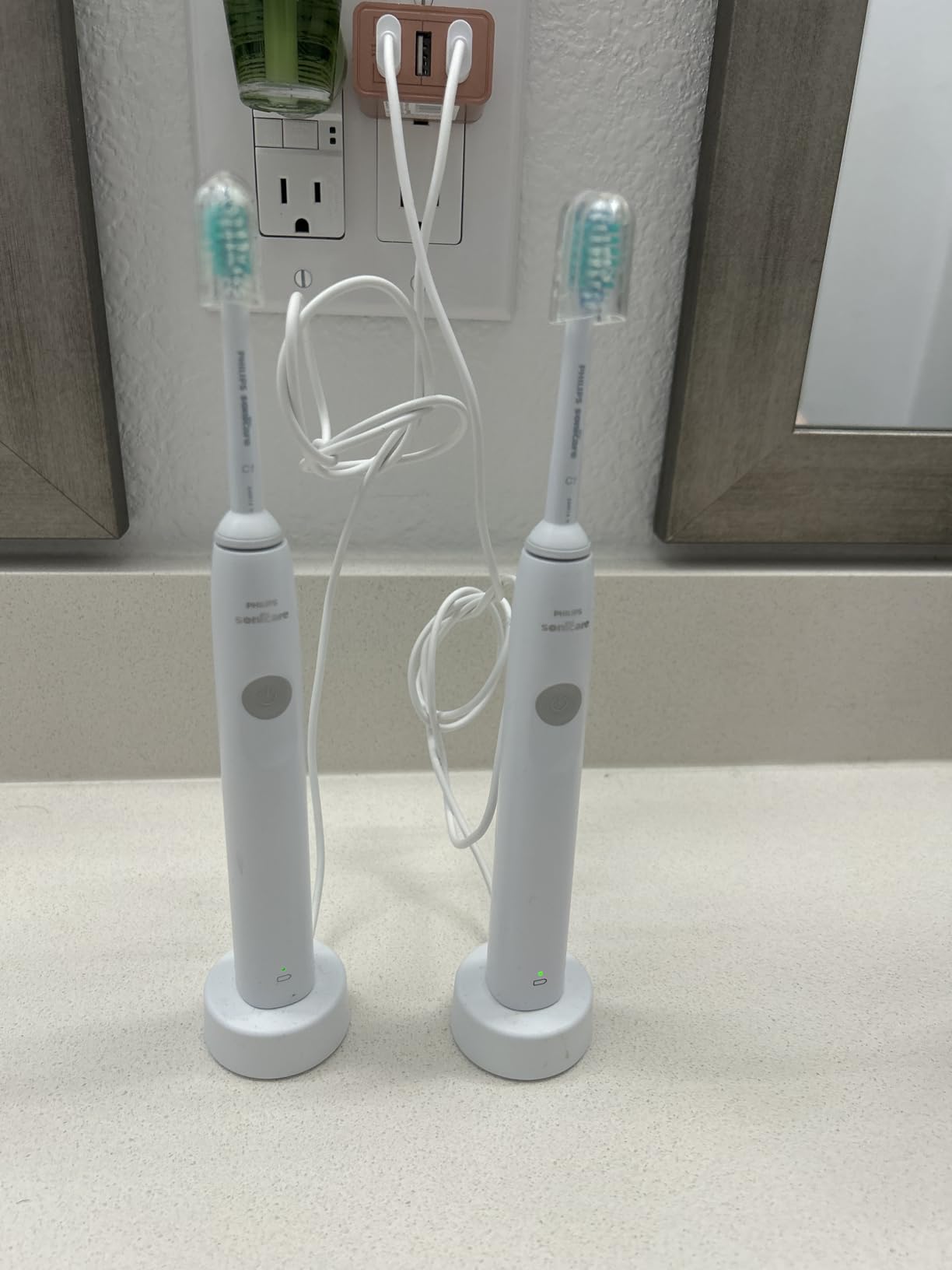 Philips Sonicare 1100 Series Electric Toothbrush with Advanced Sonic Technology, EasyStart, Smartimer & Quadpacer, White, Model HX3641/02 customer photo 1