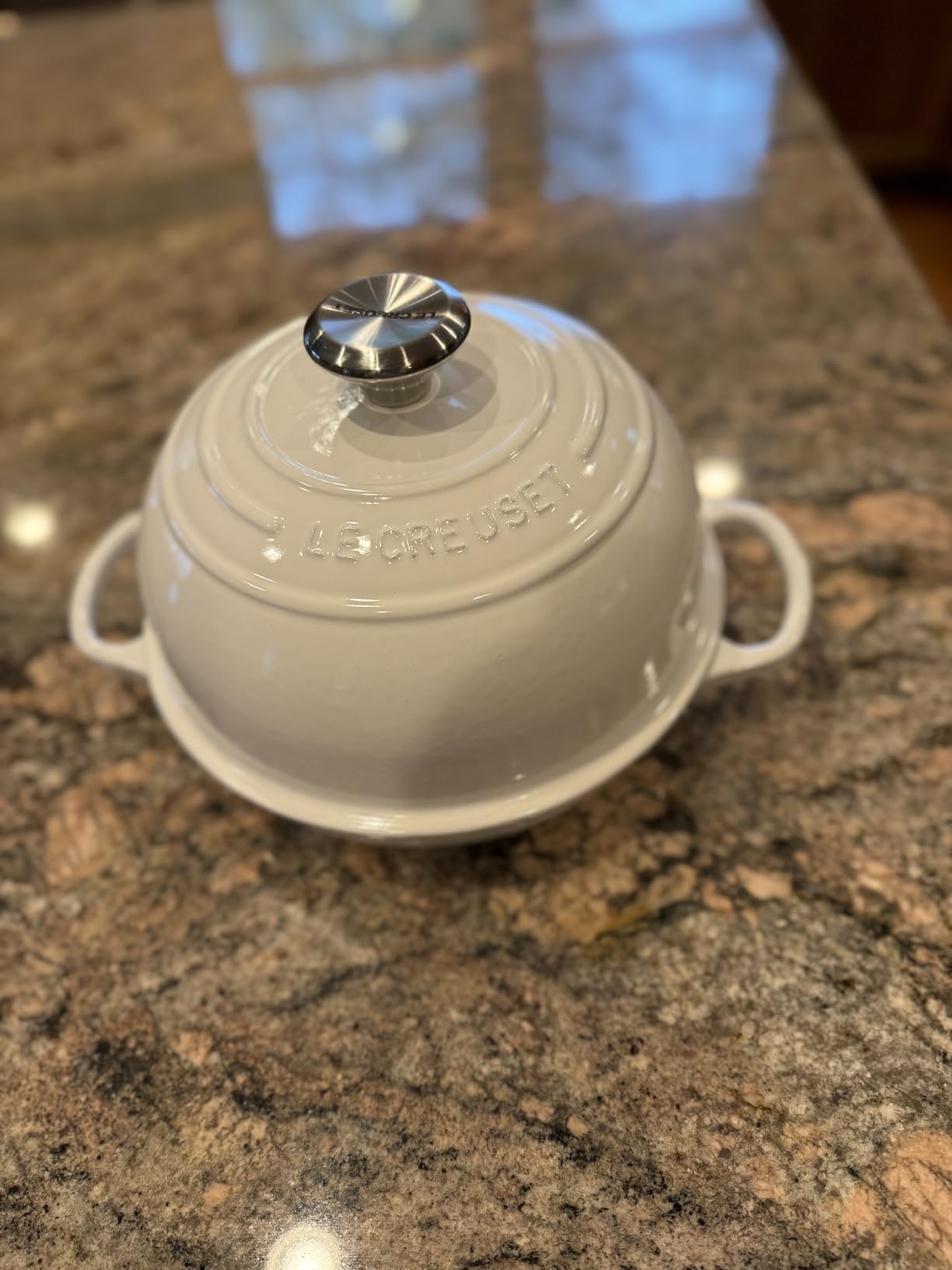 Le Creuset Enameled Cast Iron Signature Round Bread Oven, 9.5 inch, White customer photo 2