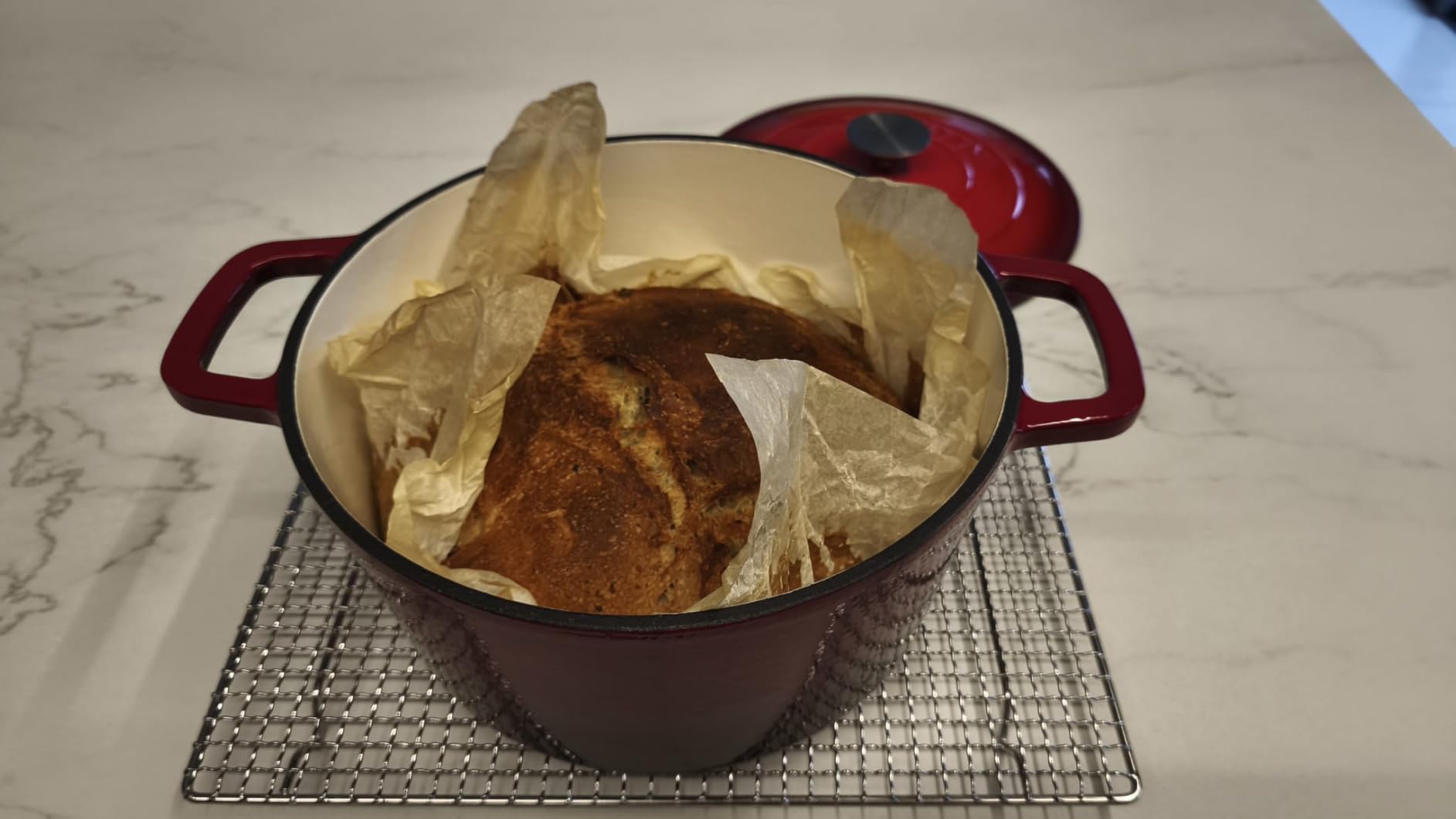 Velaze 6 QT Enameled Cast Iron Dutch Oven, Dual Handles Pot with Lid, Heavy-Duty Non-stick Round Oven for Bread Baking, Stewing, Roasting, Good Sealing for All Heat Source (Red) customer photo 2