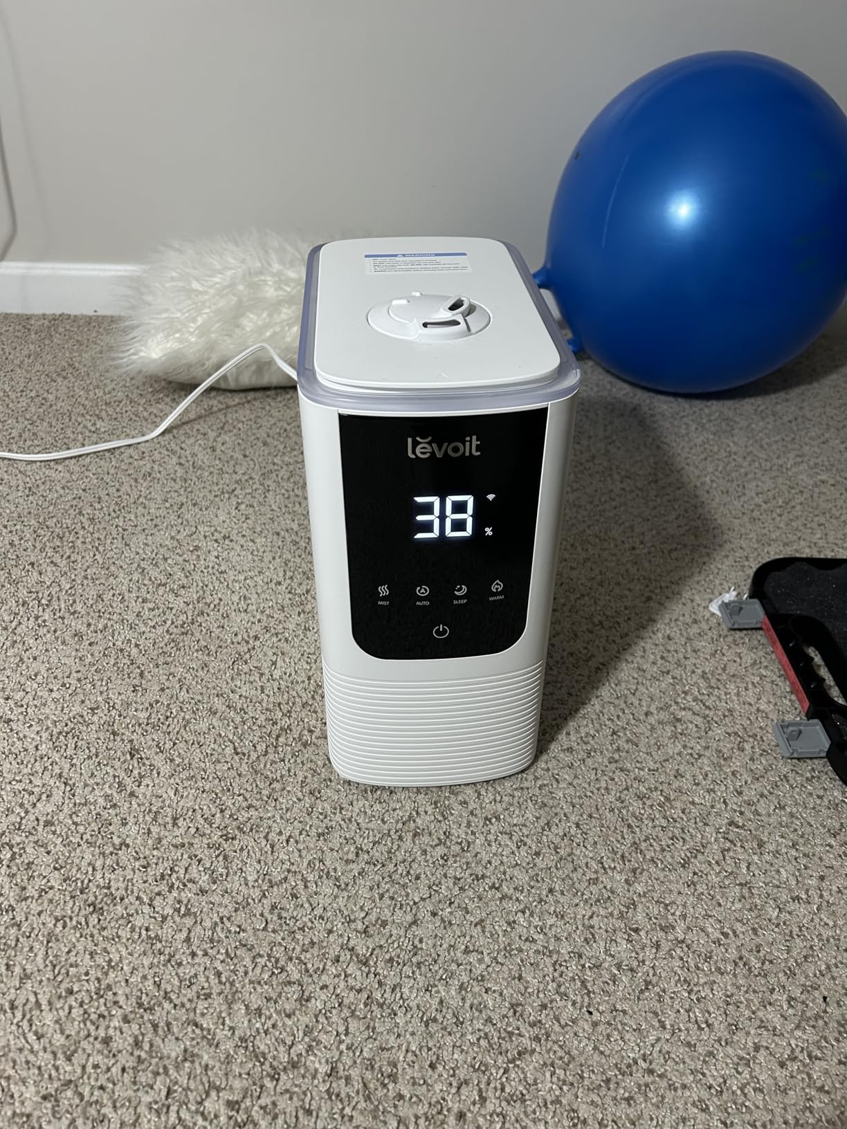 Levoit Humidifiers for Bedroom, Smart Warm and Cool Mist, Symptom Relief | OasisMist 4.5L Top-Fill Tank Runs 45H, Large Room, Auto Customized Humidity, 26dB Quiet, Essential Oil, Easy to Clean, White customer photo 1