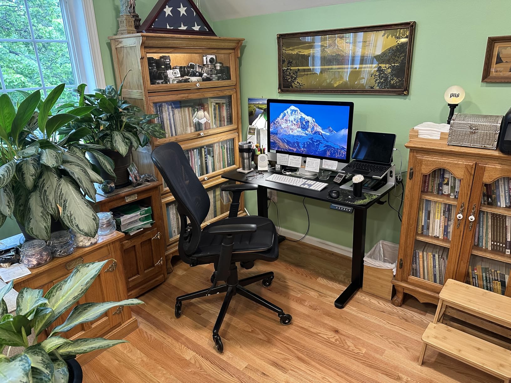 ErGear Height Adjustable Electric Standing Desk, 63 x 28 Inches Sit Stand up Desk, Memory Computer Home Office Desk, Black customer photo 1
