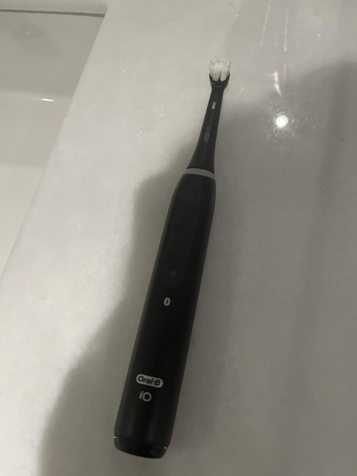 Oral-B iO Series 5 Rechargeable Electric Toothbrush, Customizable Clean, 5 Cleaning Modes, Visual Pressure Sensor to Protect Gums, Travel Case, Black customer photo 1