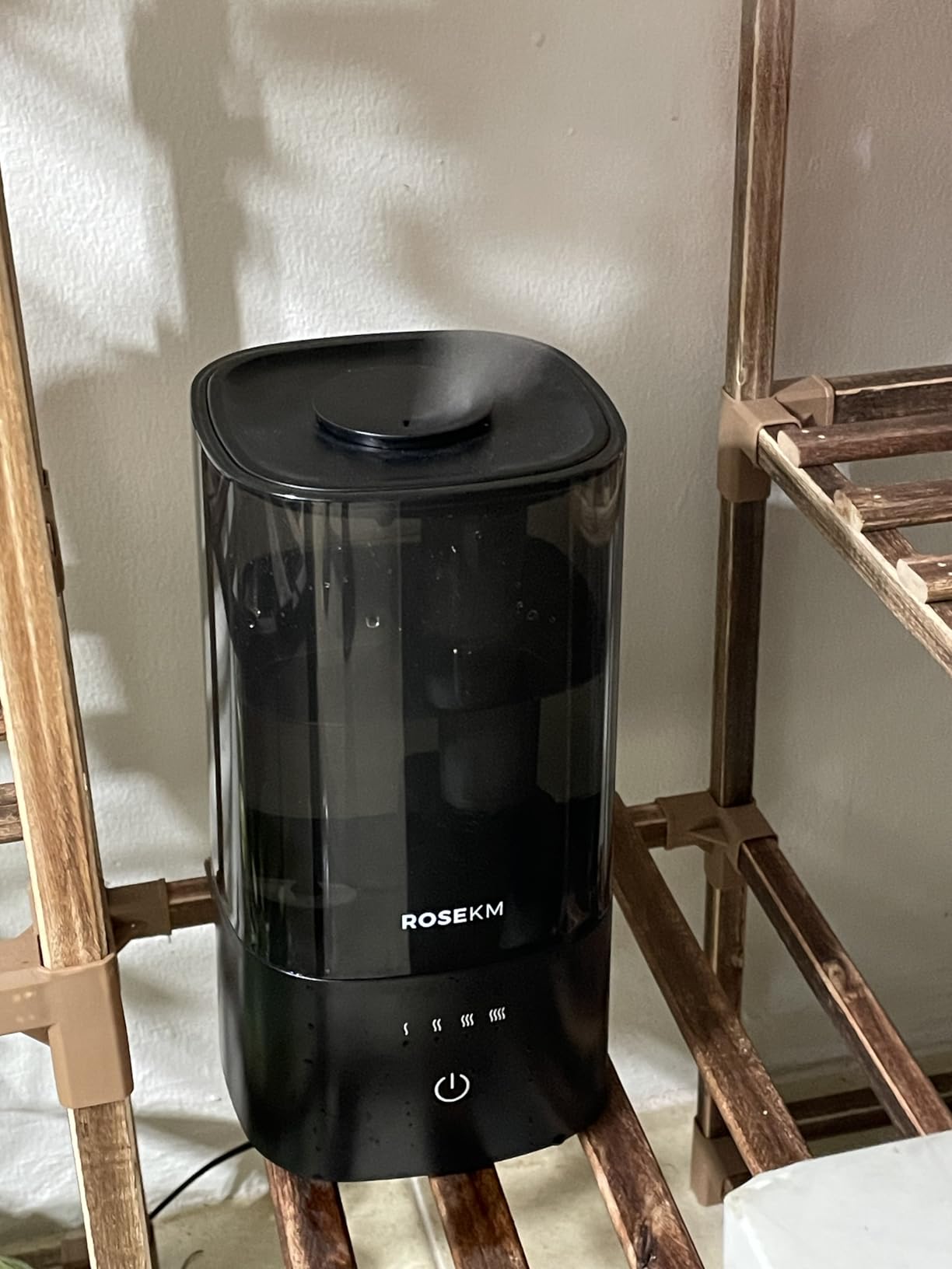 ROSEKM Humidifiers for Bedroom, 2.0L Cool Mist Humidifier for Home Plant and Baby Nursery, Quiet Ultrasonic Humidifier with 360° Nozzle, Auto Shut-Off, Filterless, Black customer photo 2