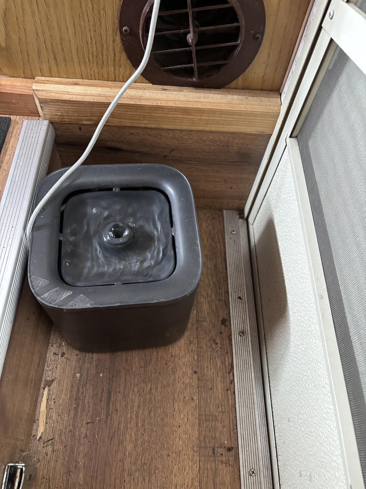 PETKIT New Cat Water Fountain with Wireless Pump, Ultra Quiet 65oz/1.85L Pet Water Fountain for Cats and Dogs Inside, Detachable Design Easy to Clean and Assemble, Filters Included customer photo 1