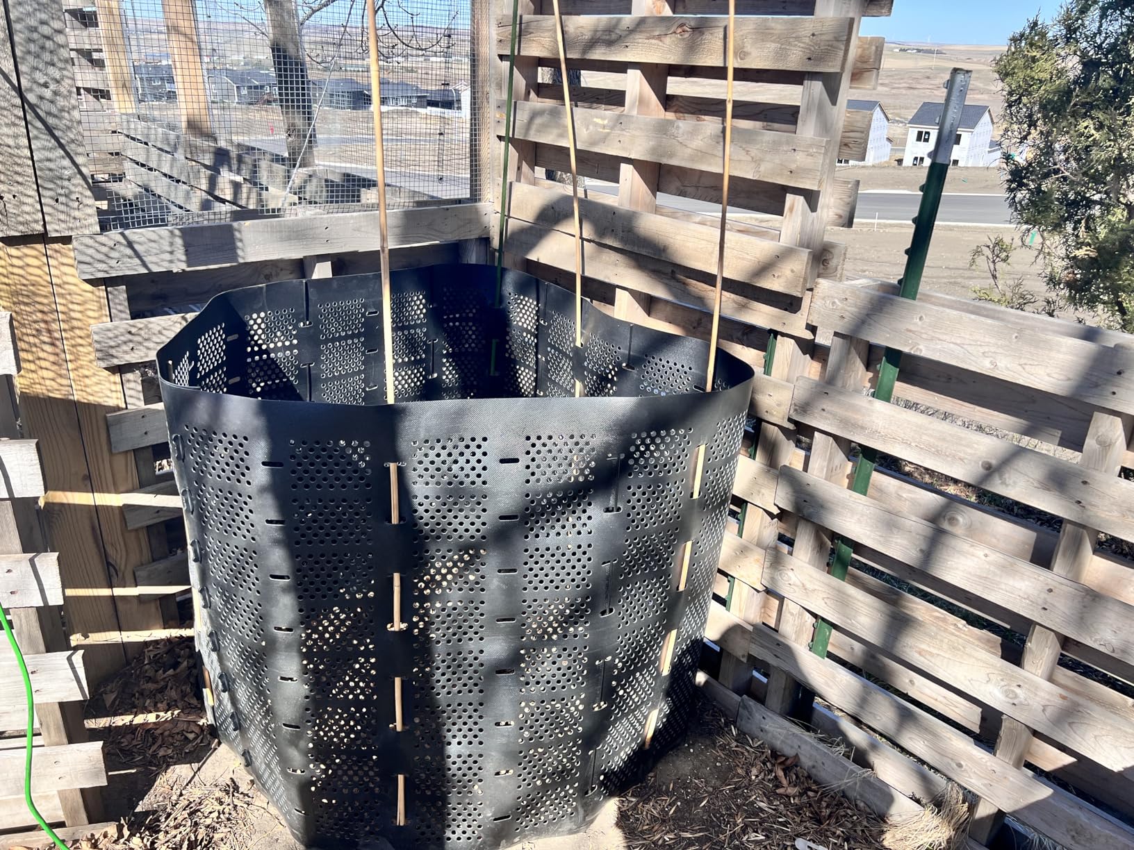 VIVOSUN 220 Gallon Outdoor Compost Bin, Expandable Composter, Easy to Setup & Large Capacity for Backyard, Lawn (Black with Gloves) customer photo 2