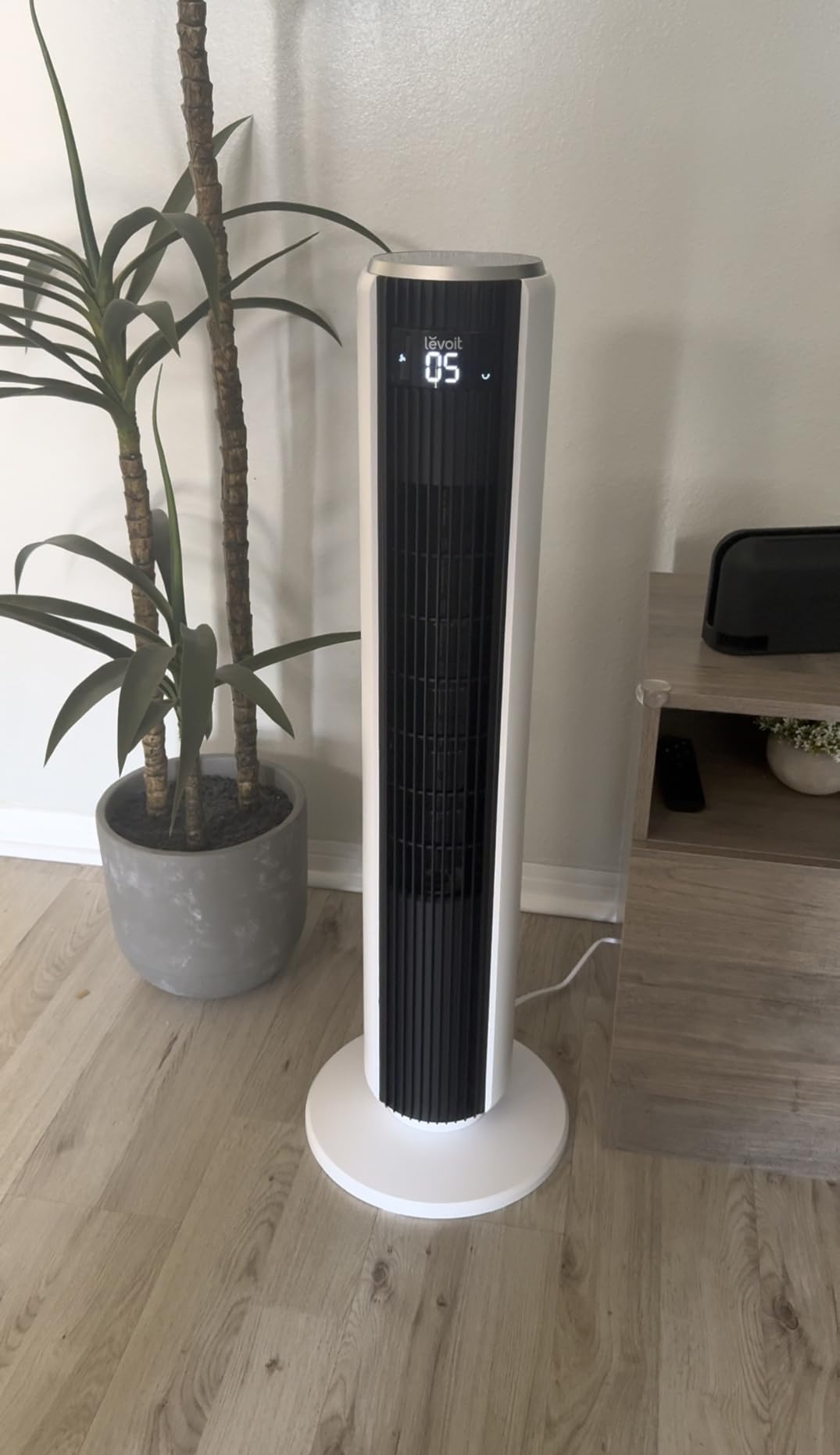 Levoit Tower Fan for Bedroom, 90° Oscillating Standing Fan with 28dB Quiet for Sleep, 28ft/s Velocity, 12H Timer, 5 Speeds 4 Modes, Remote, Bladeless Room Fan for Home, Office, Indoor, 36 inch, White customer photo 2