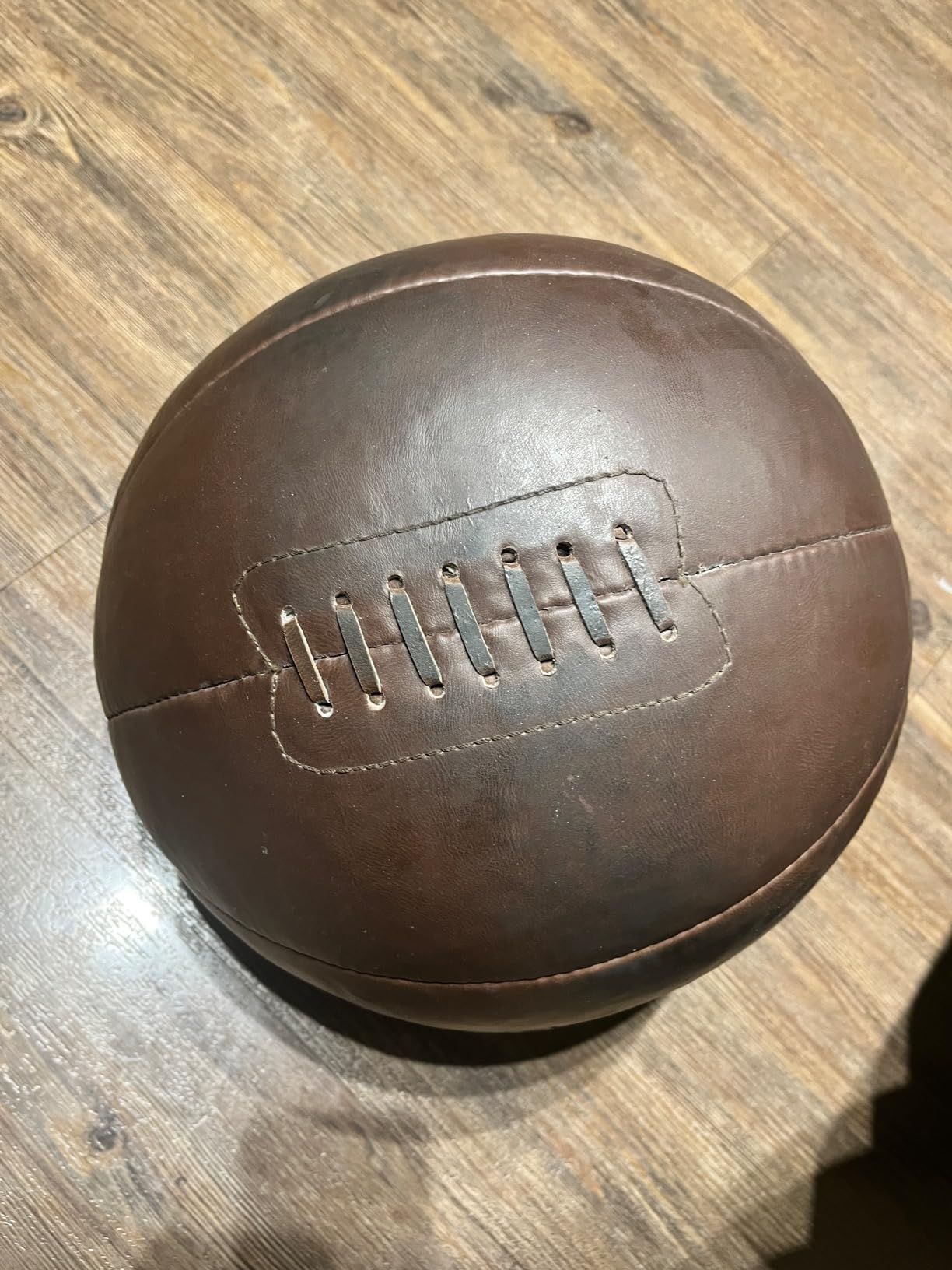 Core Weighted Medicine Ball 4, 6, 8, 10, 12, 14, 16, 20, 25, 30 lbs, Soft Touch Vegan Leather with Sturdy Grip for Strength Training, Recovery, Balance Exercises and Other Full-Body Workouts customer photo 2